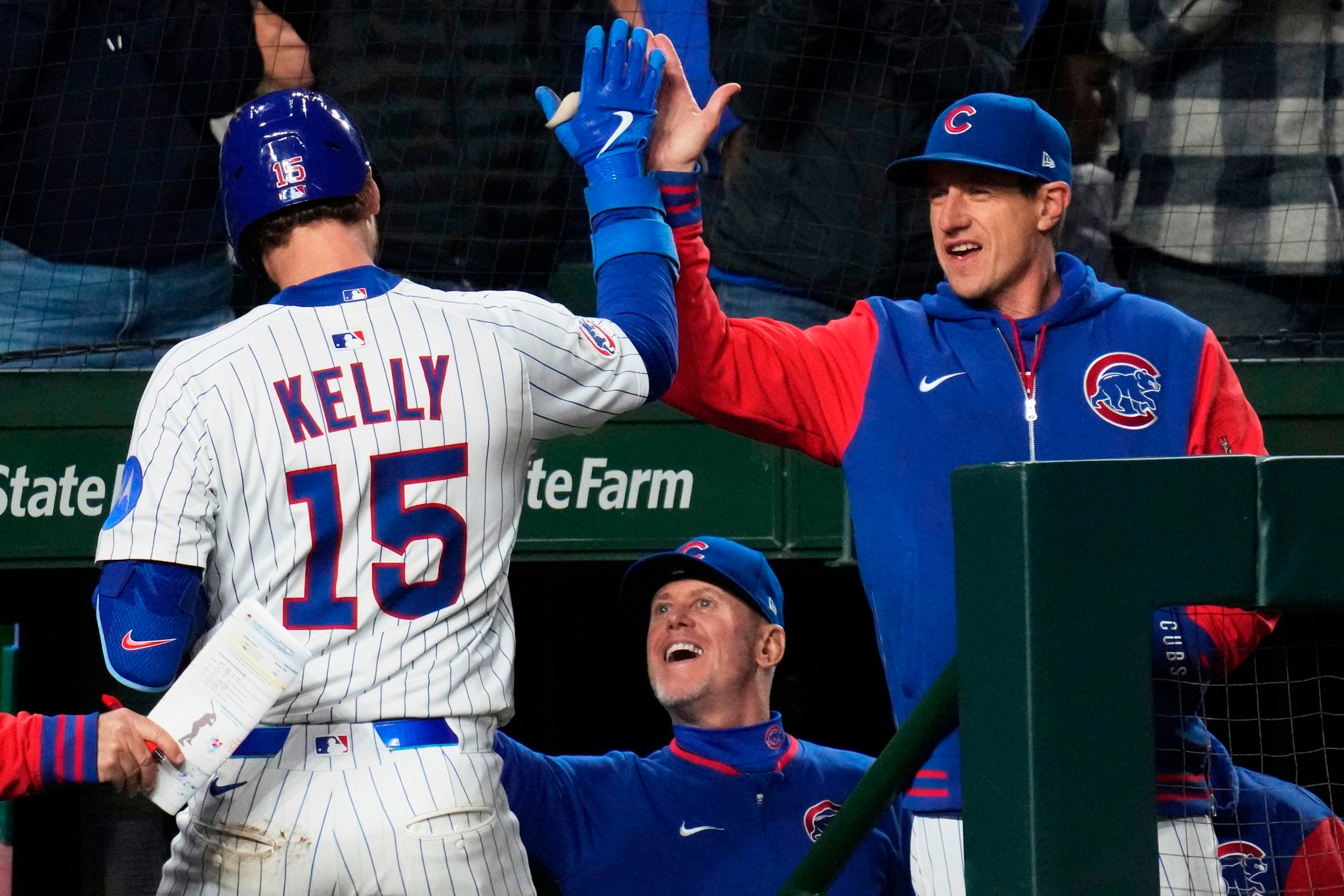 Ian Happ homers as the Cubs beat the sloppy Giants 9-2