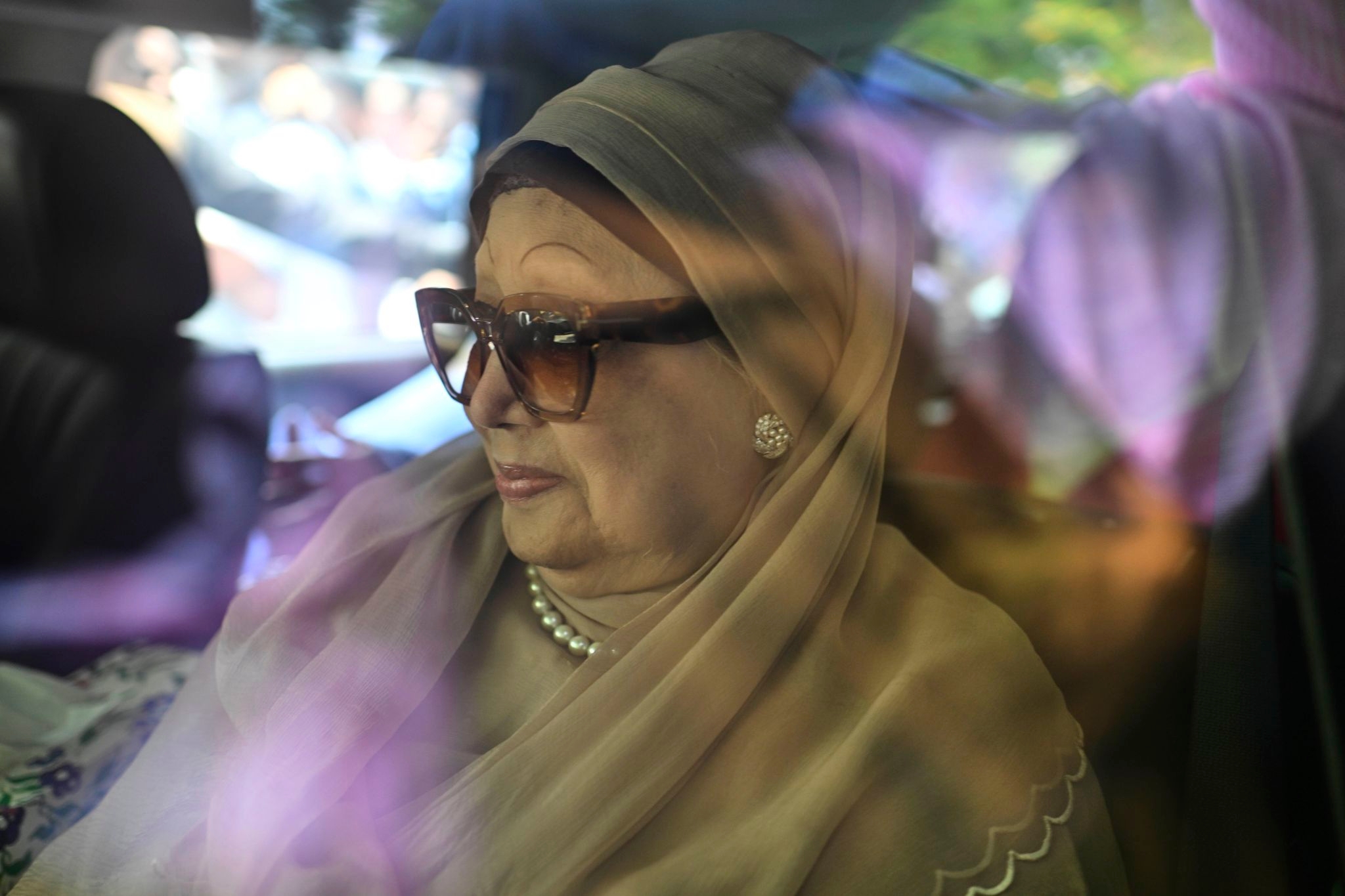 Supporters of Bangladesh's ex-Premier Khaleda Zia rally to call for a general election