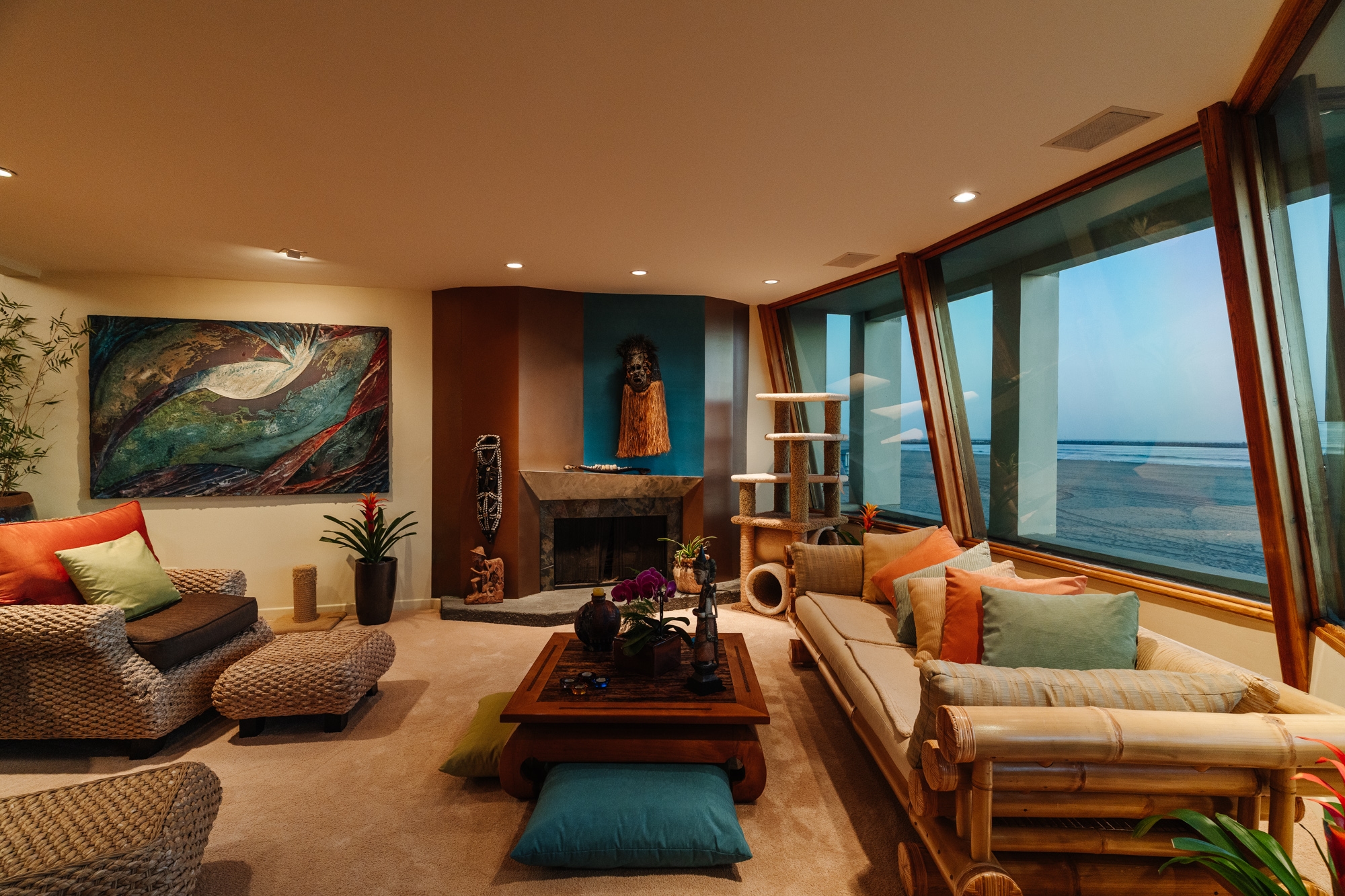 Stevie Nicks' old California beach condo hits market for $3.9 million