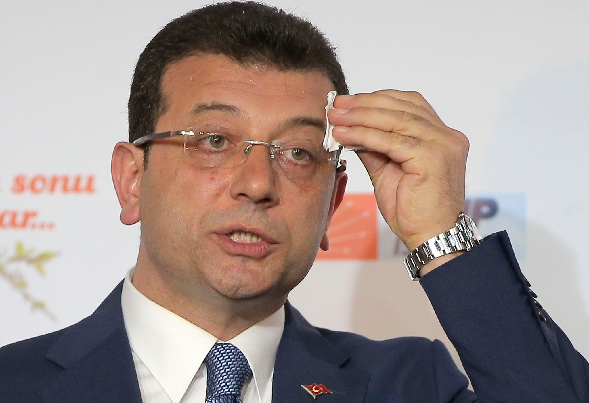 5 mayors are suspended from duty as authorities expand the crackdown on Turkey's opposition