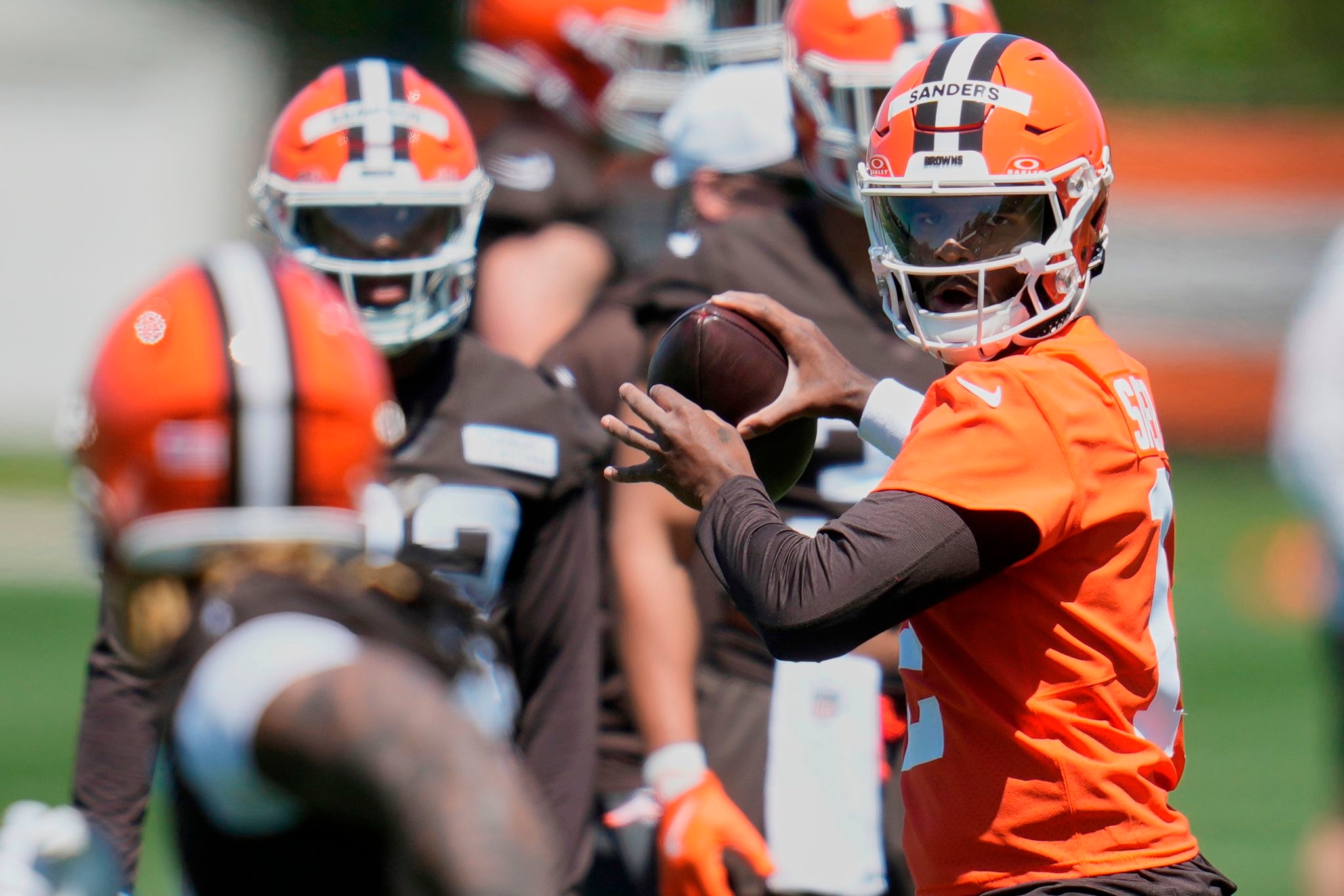 Shedeur Sanders is trying to block out noise and focus on the Browns' playbook