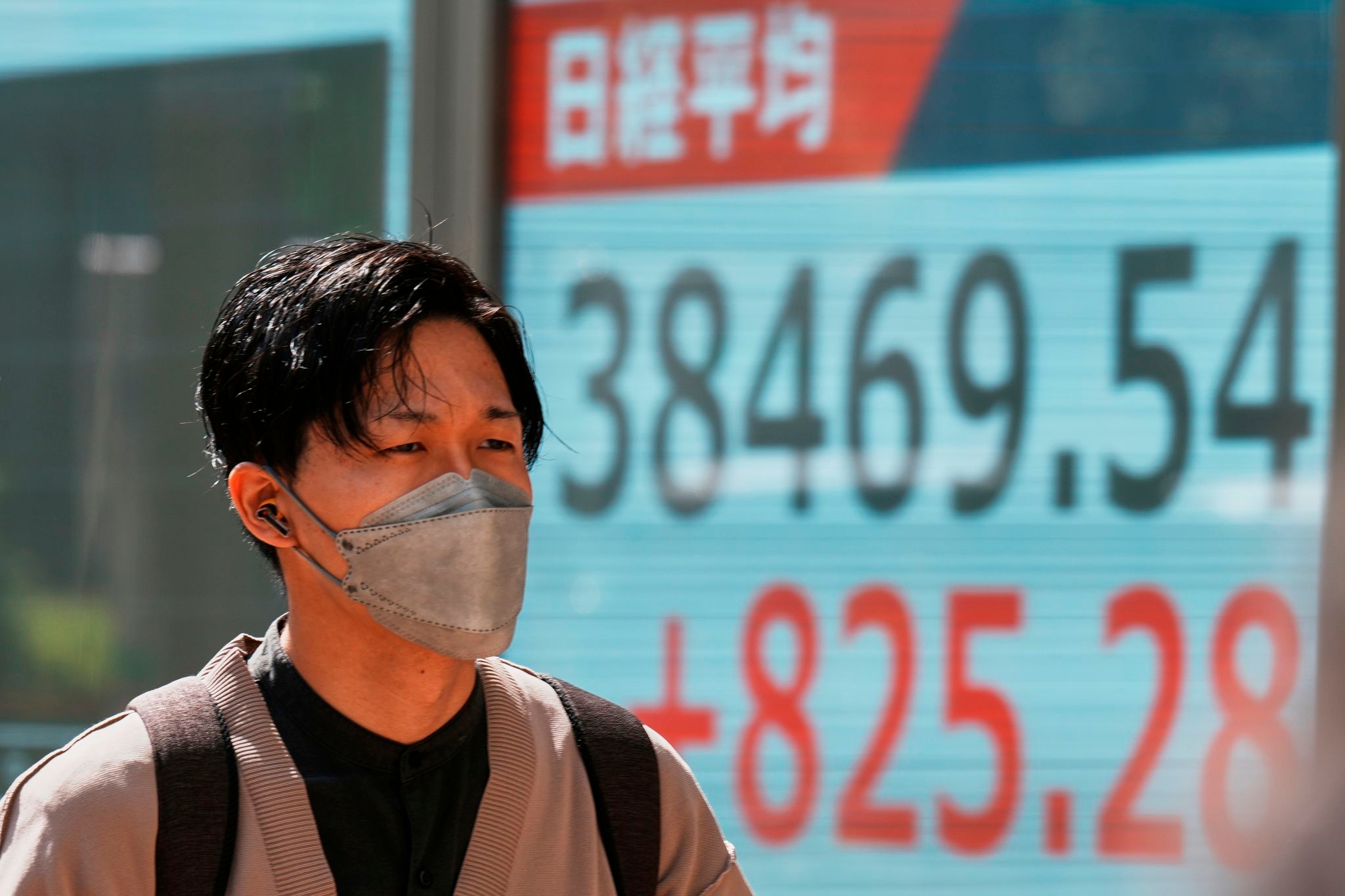 World shares make modest gains as euphoria over China-US trade truce wavers
