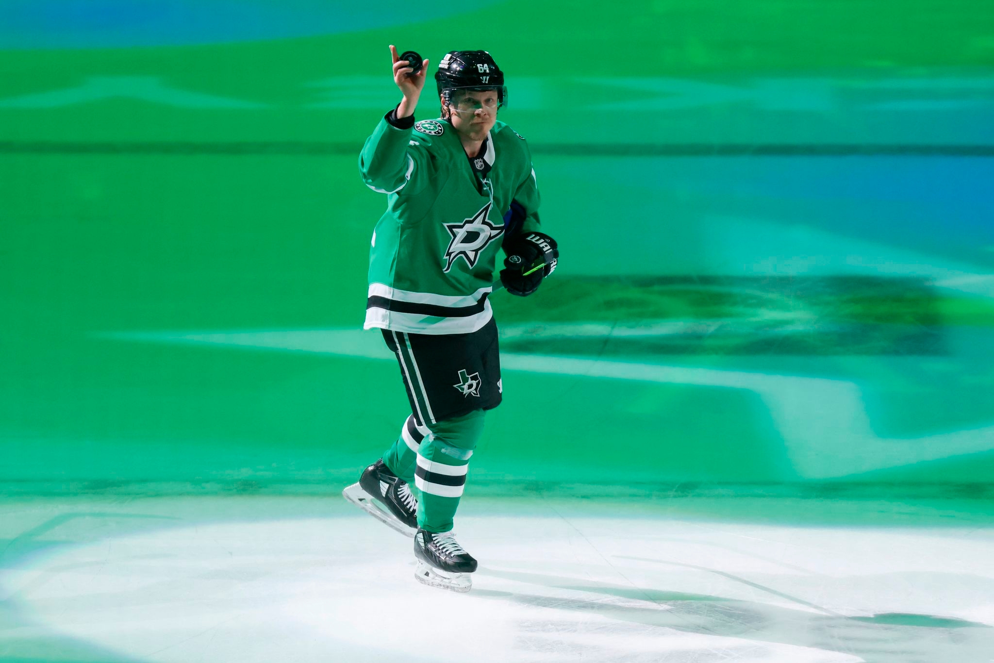 Another hat trick by a Finnish player Dallas got in a trade. This time, it's Granlund