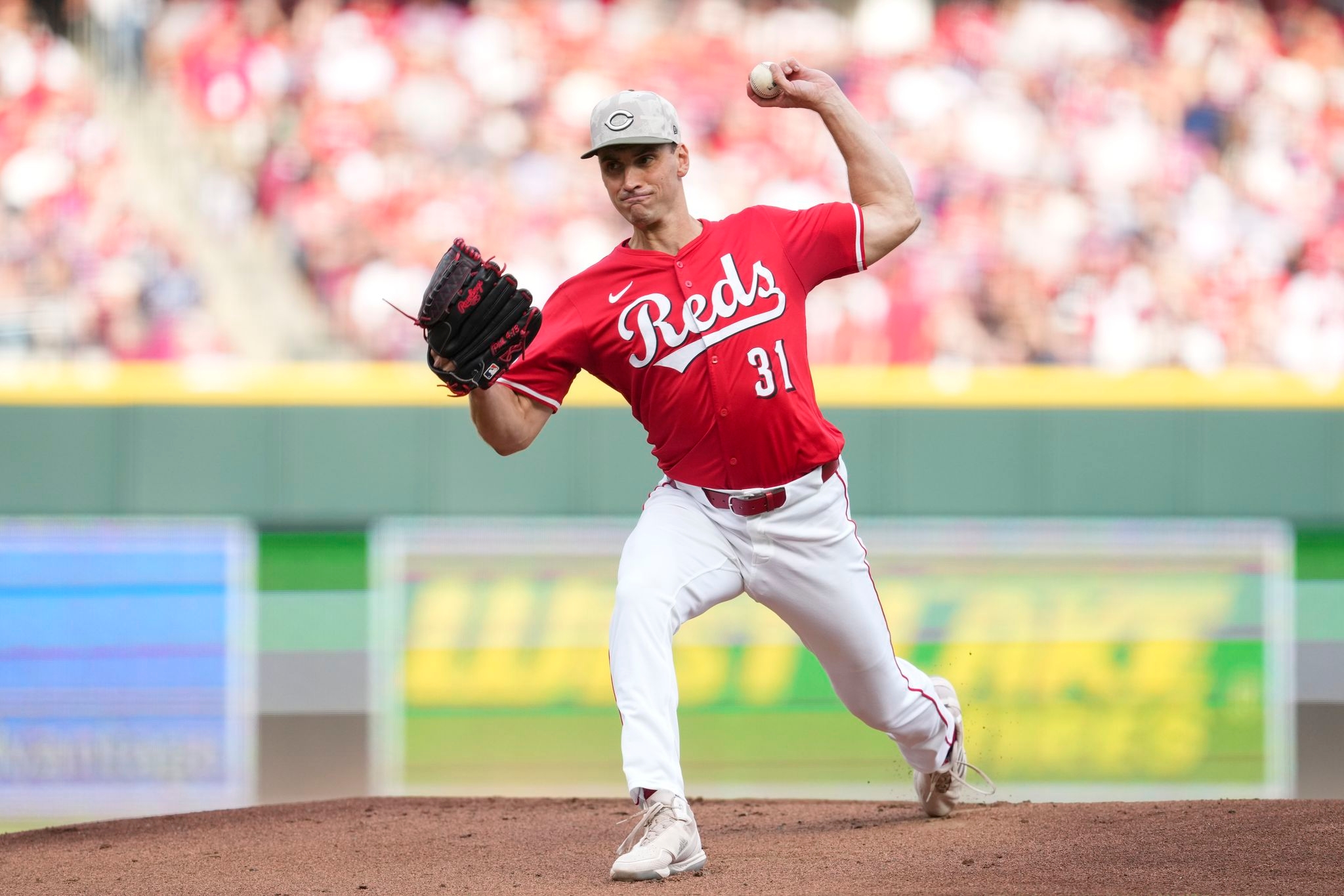 Benson and Hinds homer, Reds win third straight, 4-1 over Guardians
