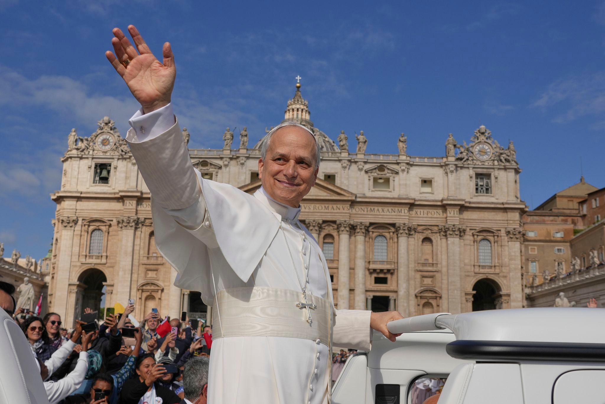 AP PHOTOS: Pope Leo XIV takes his first popemobile ride in St. Peter's Square ahead of installation