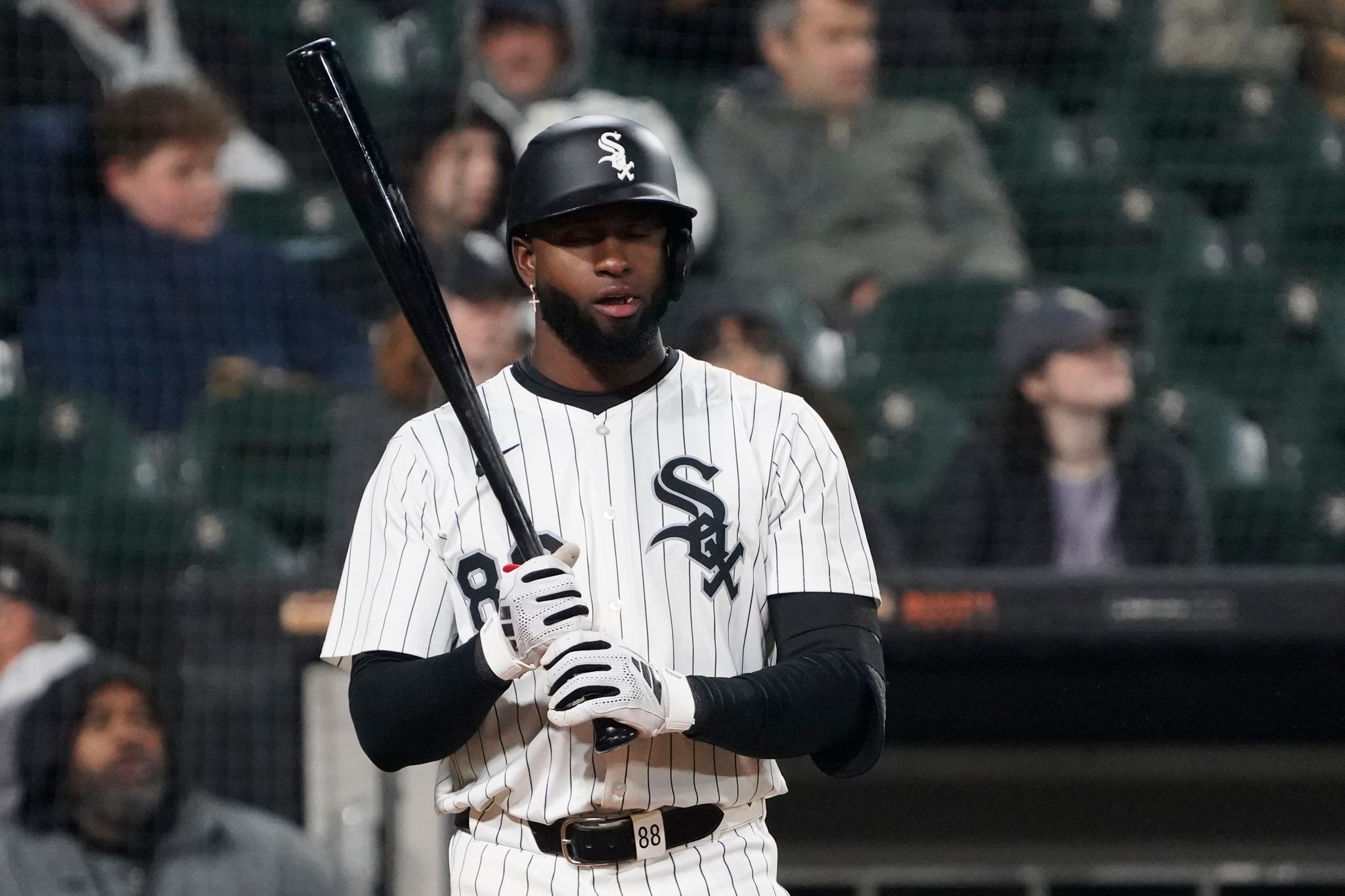 White Sox give Robert more room to work on his adjustments at the plate