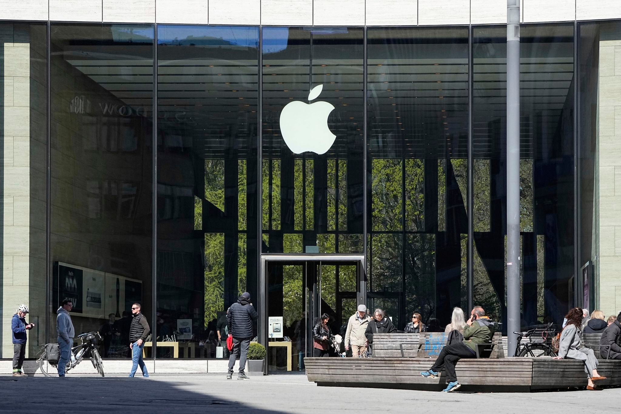 One Tech Tip: These are the apps that can now avoid Apple's in-app payment system