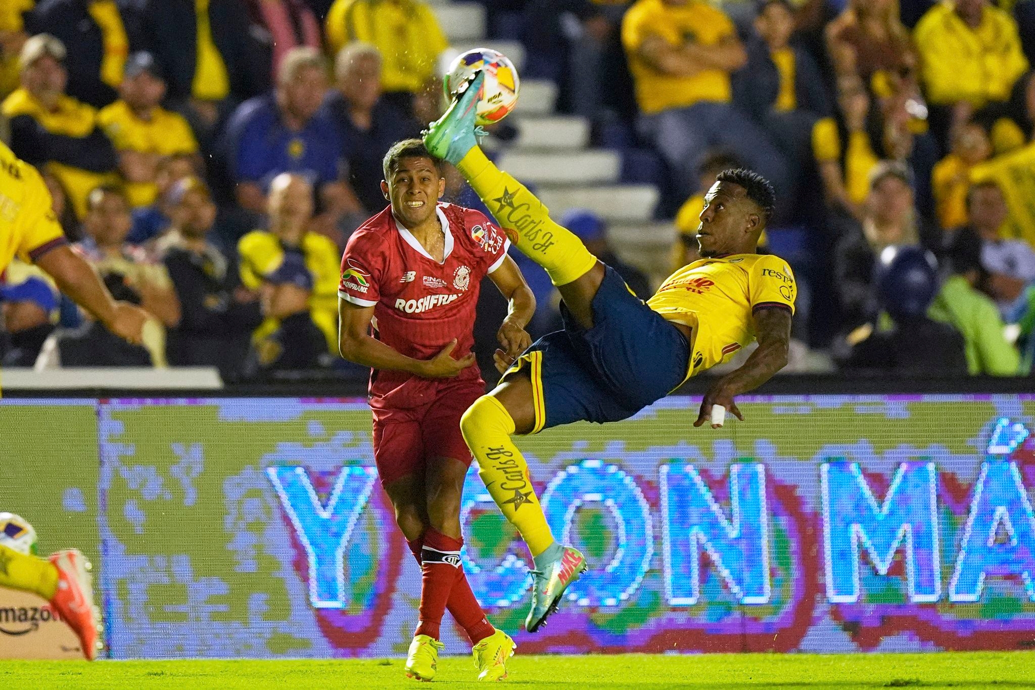 Toluca holds America to a 0-0 draw in the first leg of the Mexican Clausura final