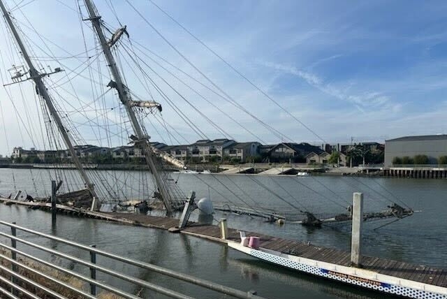 Ocean-cleaning ship containing 400 gallons of diesel sinks in Oakland Estuary