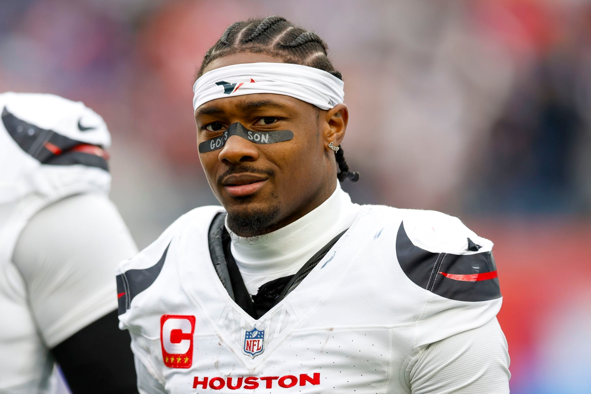Patriots receiver Stefon Diggs attends first practice since viral boat video emerged