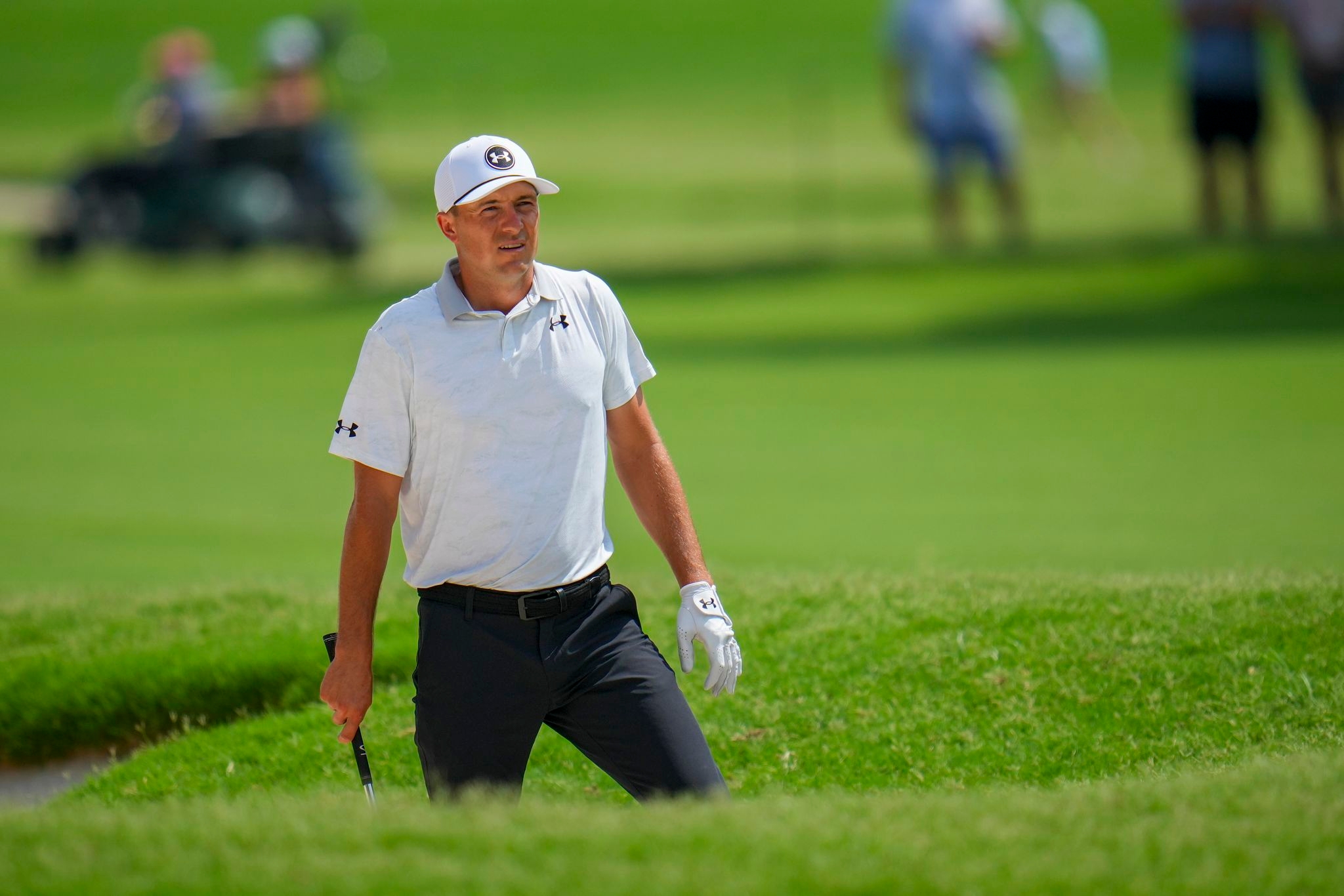 Jordan Spieth ignores caddie's smart advice and makes birdie from rough at Memorial