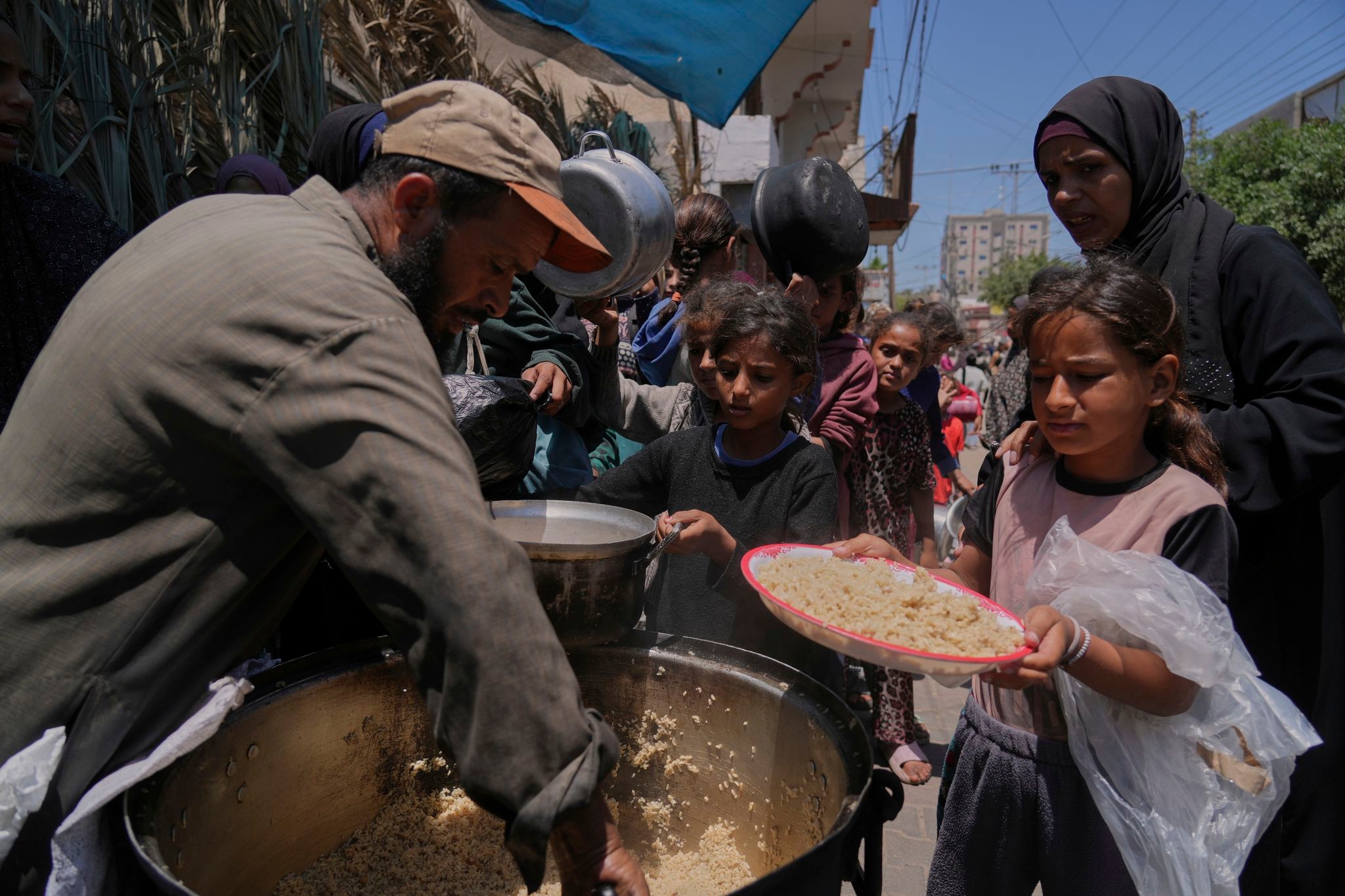 Live updates: Israeli airstrikes in Gaza kill at least 14, medics say