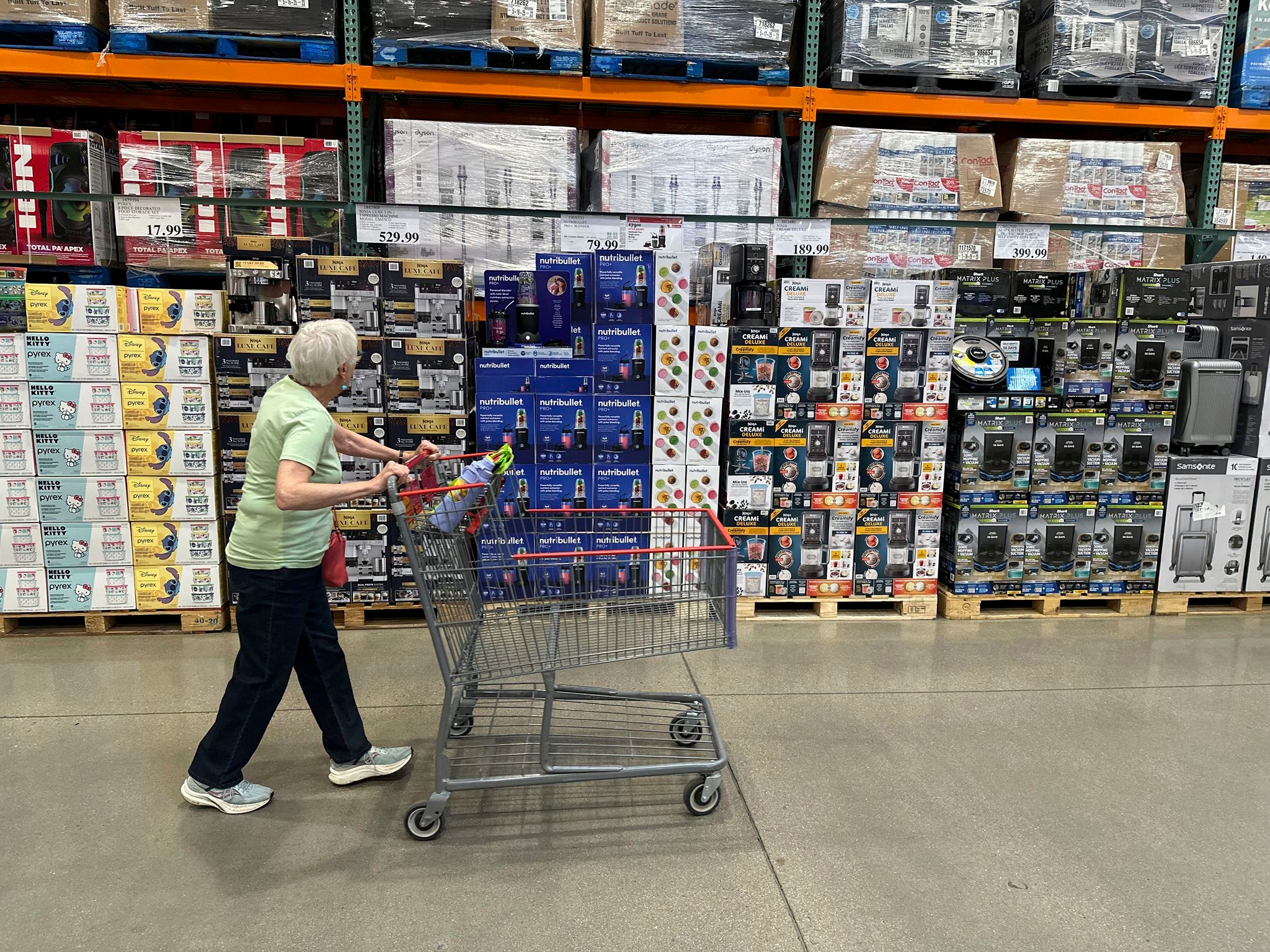 US inflation gauge cools with little sign of tariff impact, so far