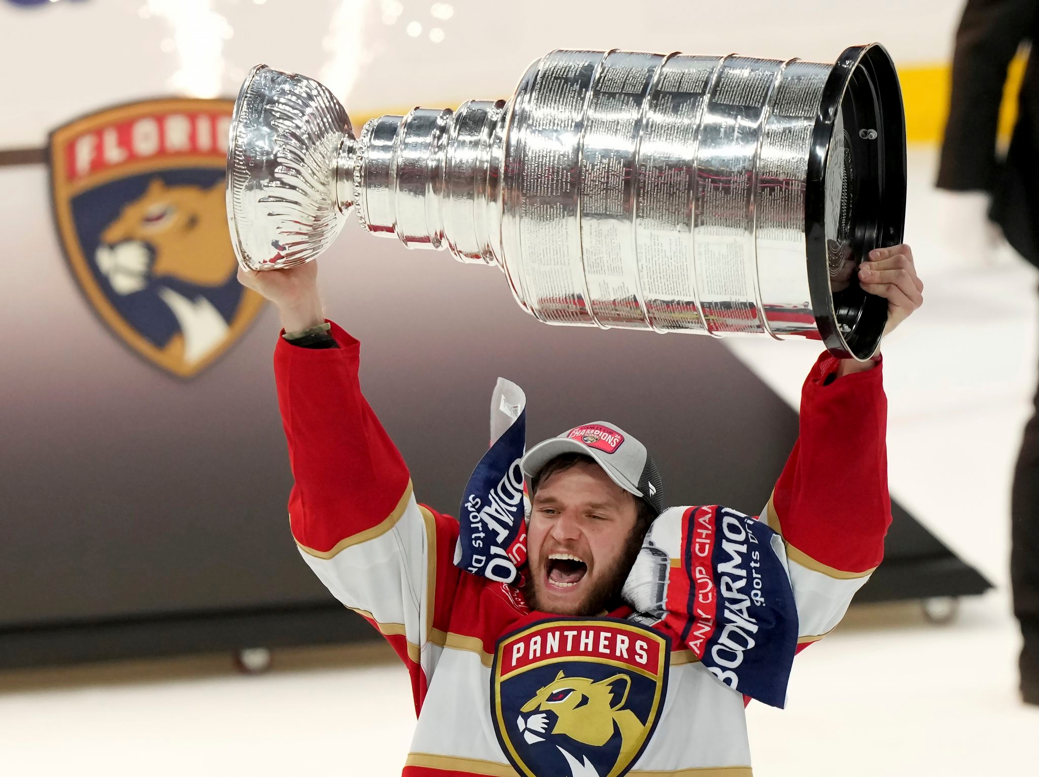 Surprise! NHL, with the help of kids, gives Barkov the Selke and King Clancy awards