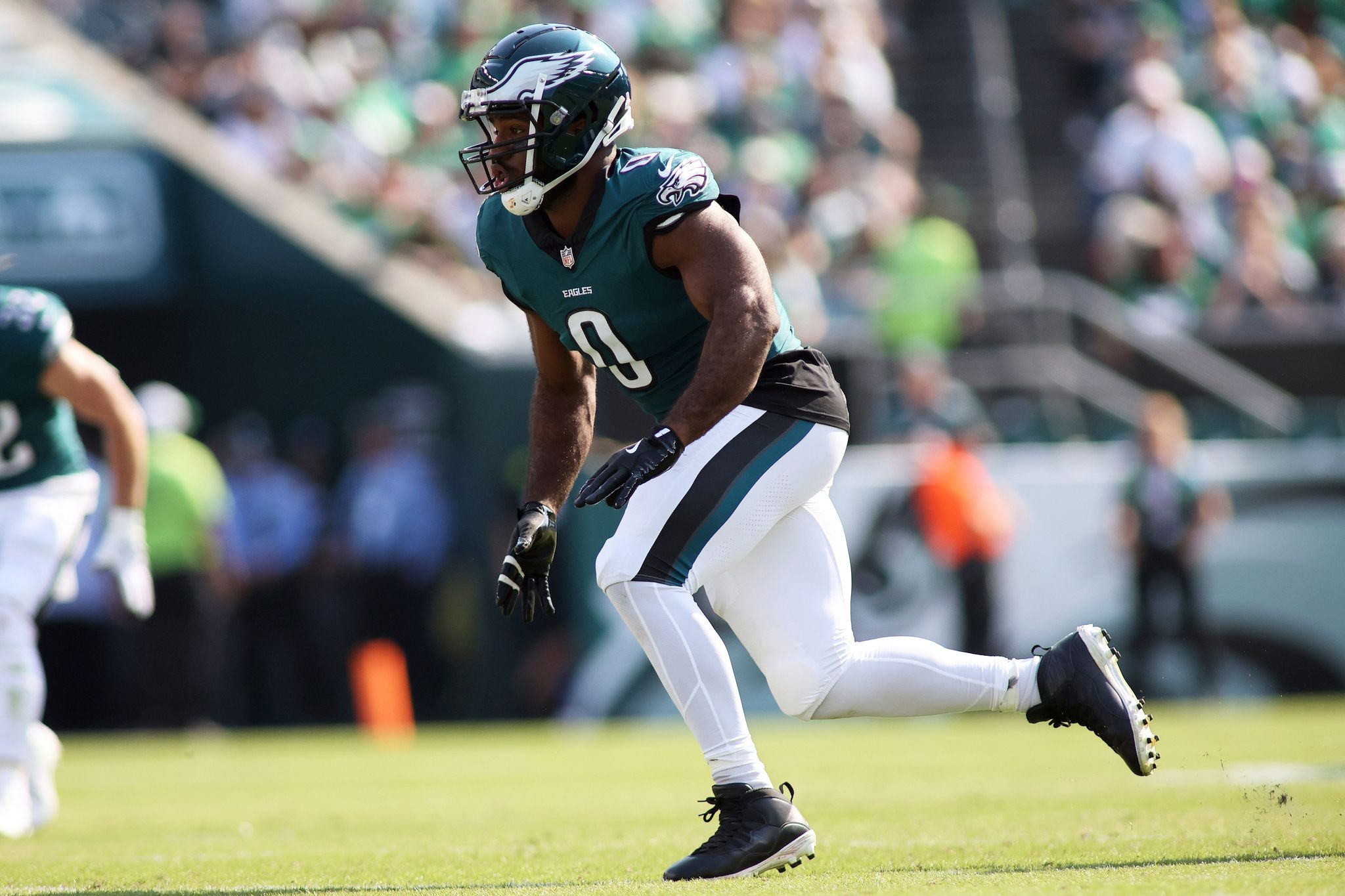 The 49ers complete trade to acquire edge rusher Bryce Huff from the Eagles for a mid-round pick