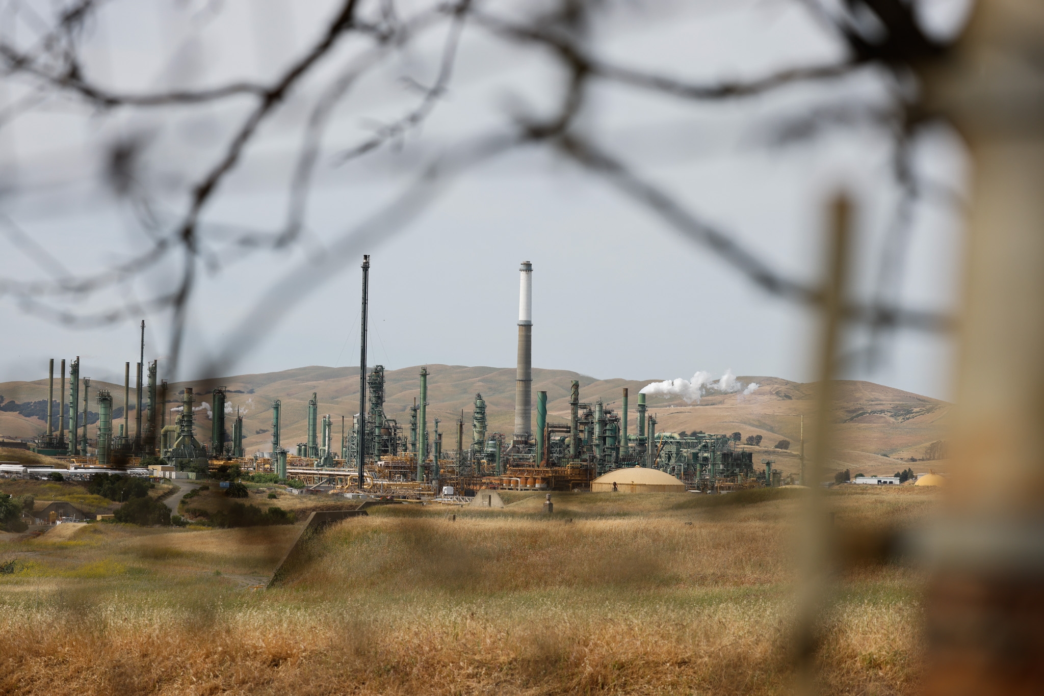 Letters: Refinery leaving will hurt Bay Area town's economy, but there will be a big benefit
