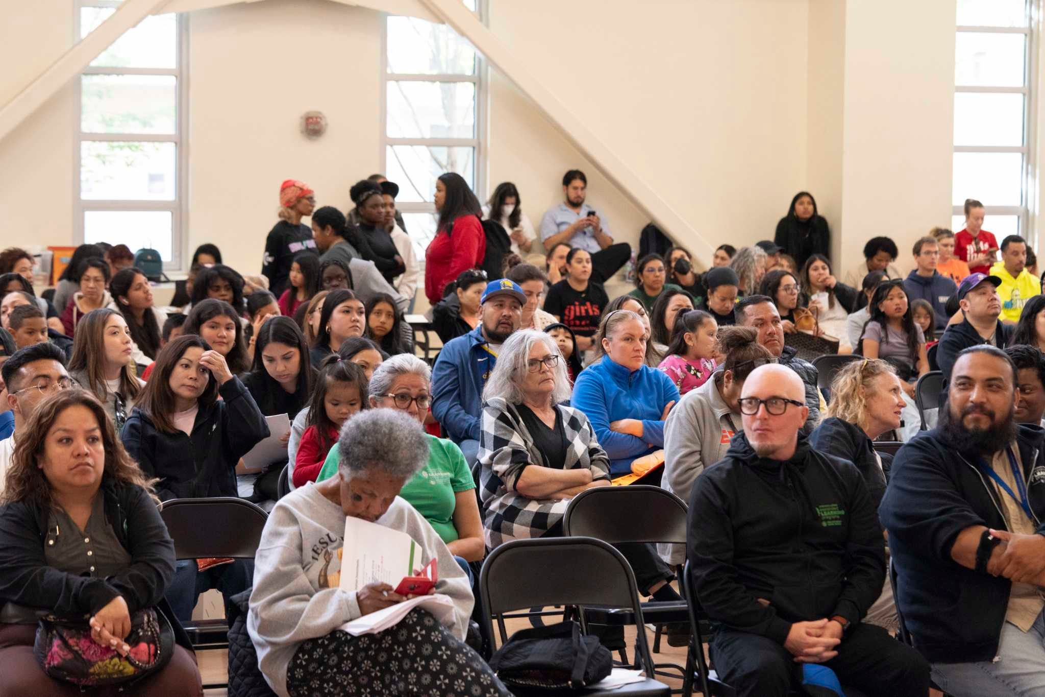 Oakland school board appoints interim superintendent