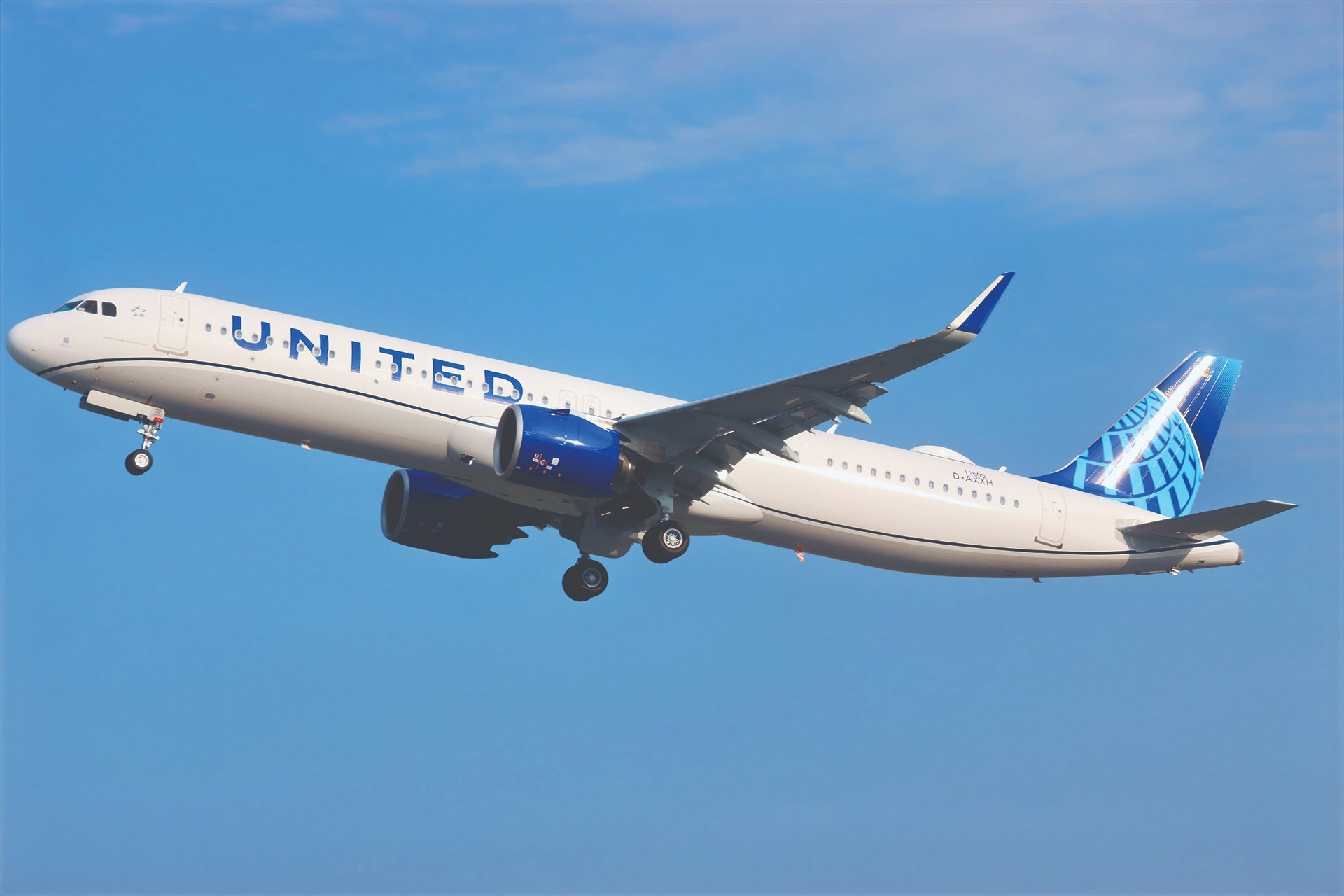 United jet turns wrong way after takeoff at SFO, nearly collides with SkyWest plane
