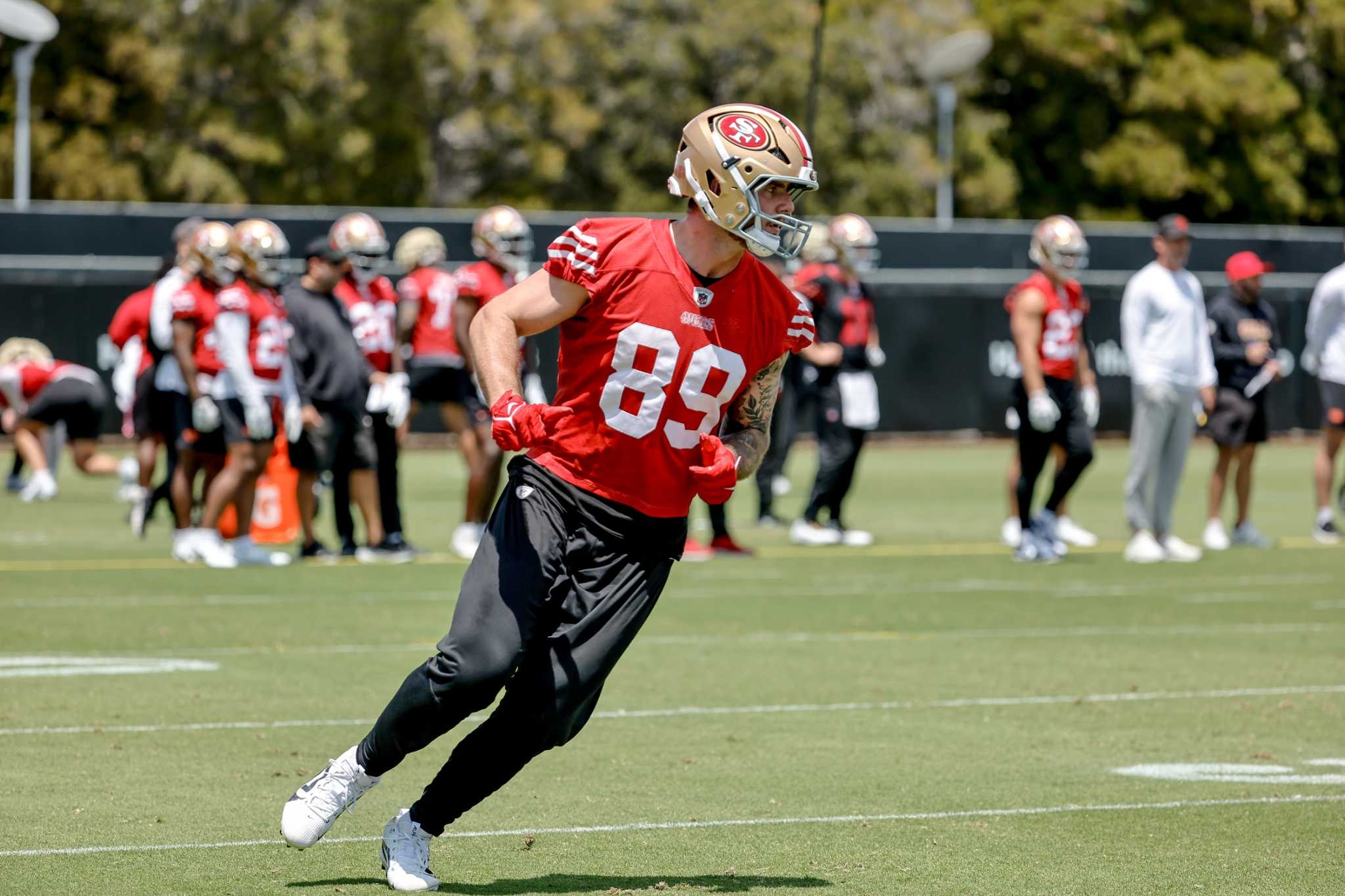 Why 49ers think all-grit, no-glamour tight end Luke Farrell can unleash their All-Pros