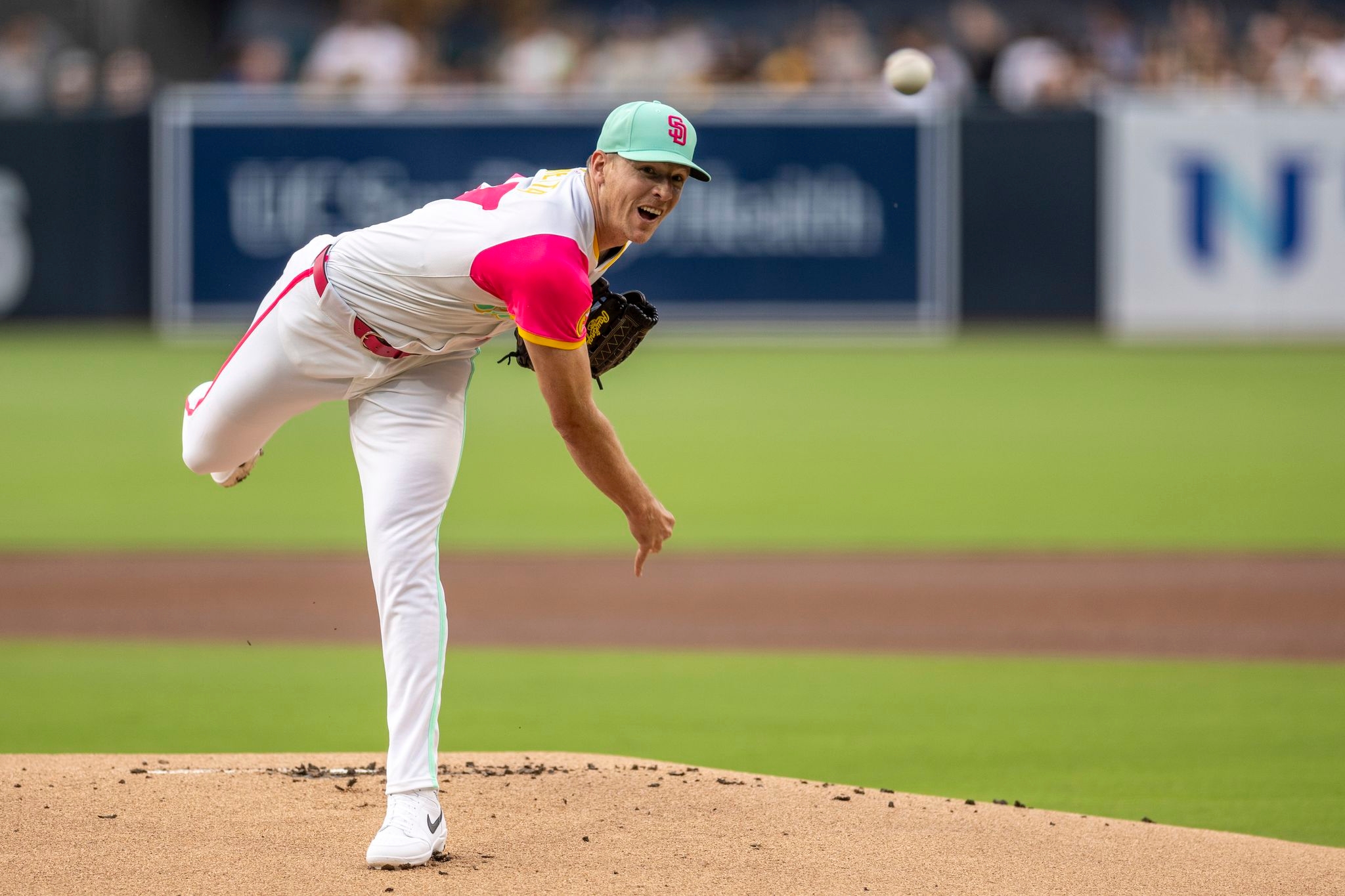 Suarez gets huge strikeout as the Padres beat the Pirates for the 10th straight time