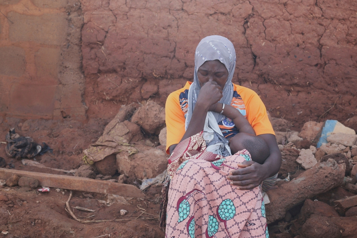 Death toll reaches at least 200 in Nigerian town submerged in floods as rescue efforts halted