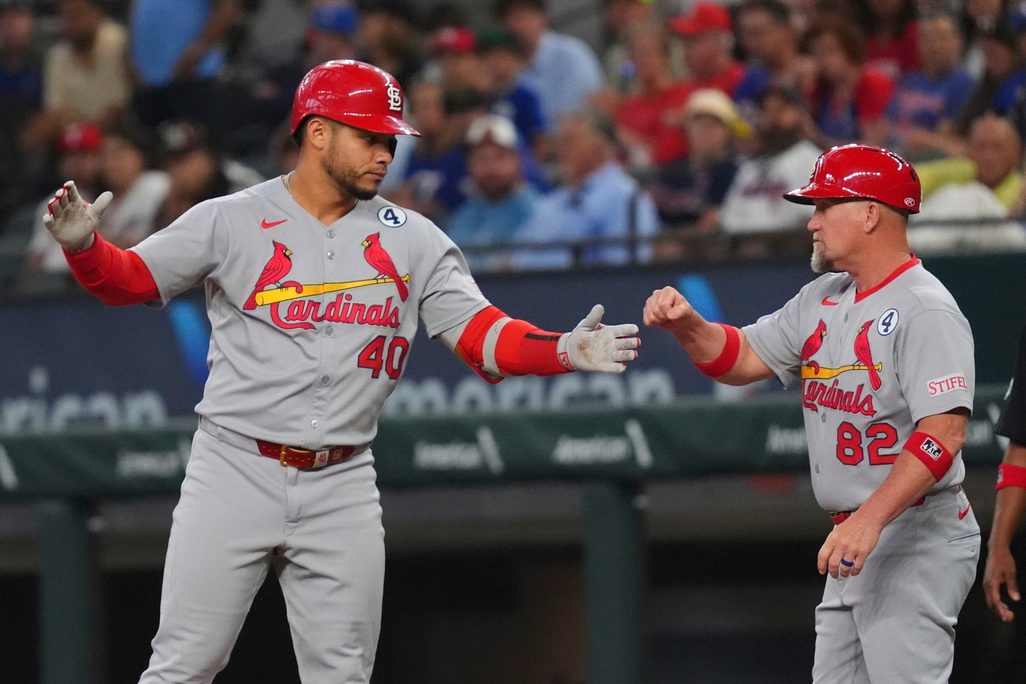 Smith drives in 4 runs, deGrom works 6 solid innings as Rangers beat Cardinals 8-1