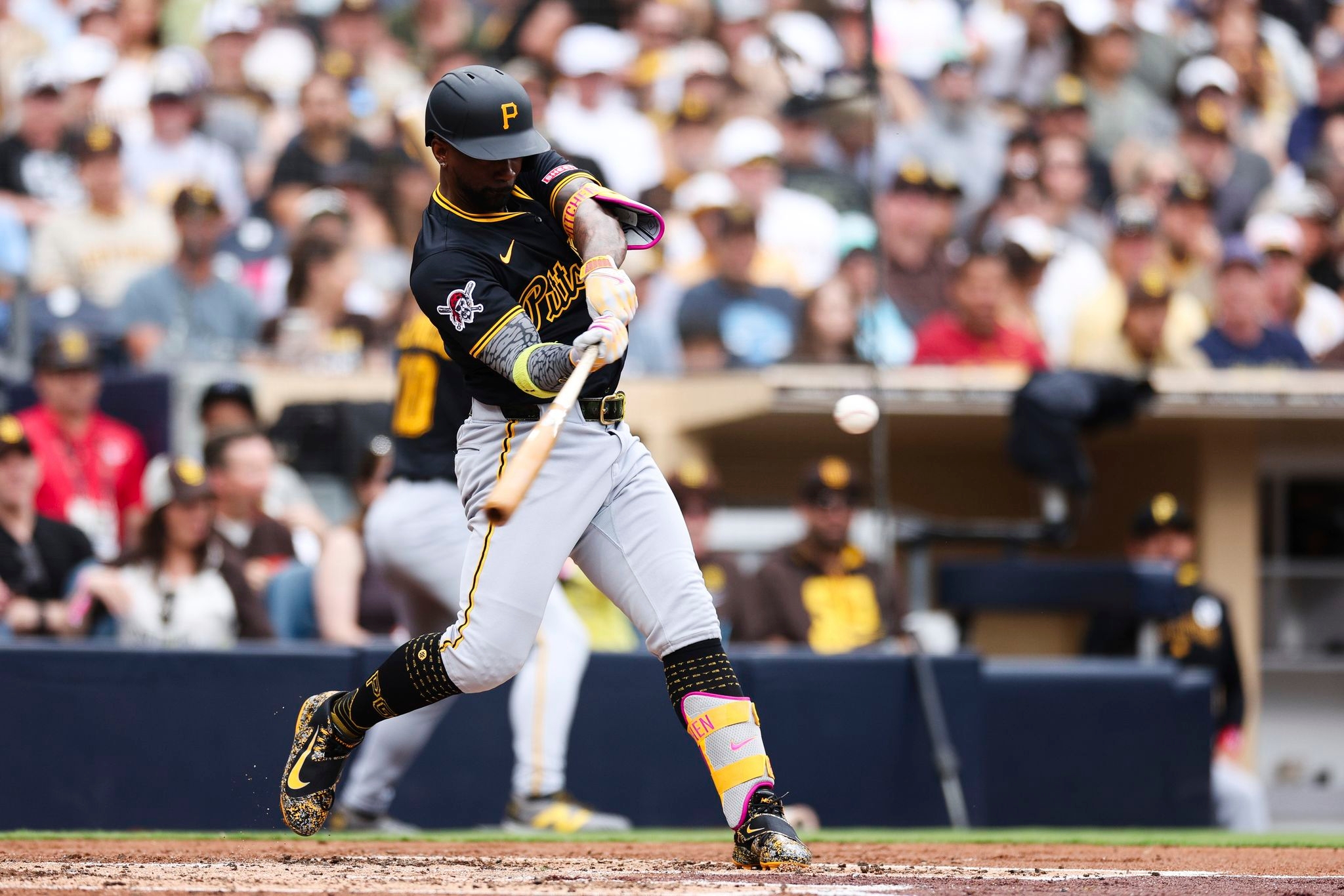 Machado homers and hits go-ahead sac fly as the Padres beat the Pirates 6-4