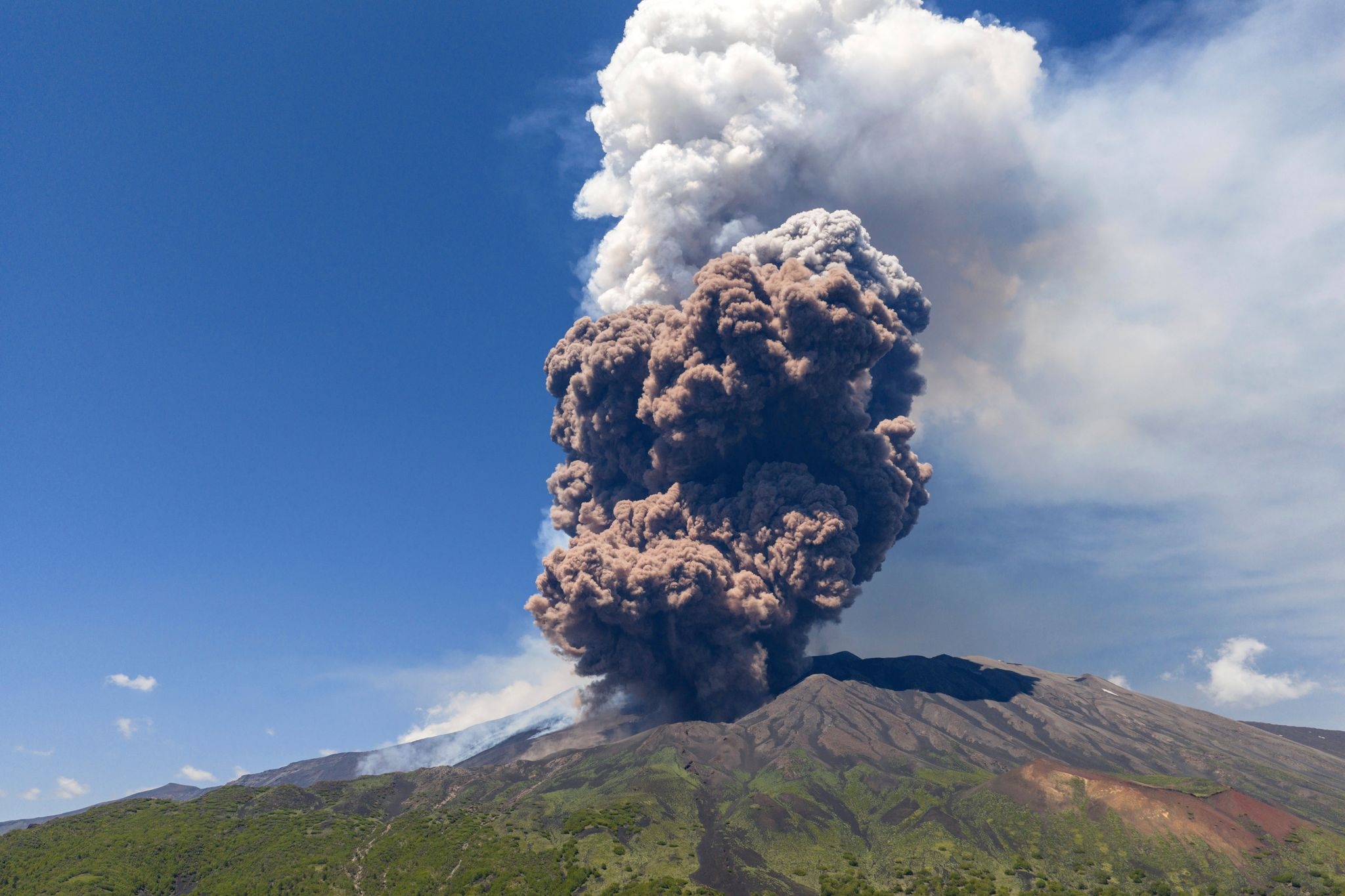 What made Mount Etna's latest eruption so rare