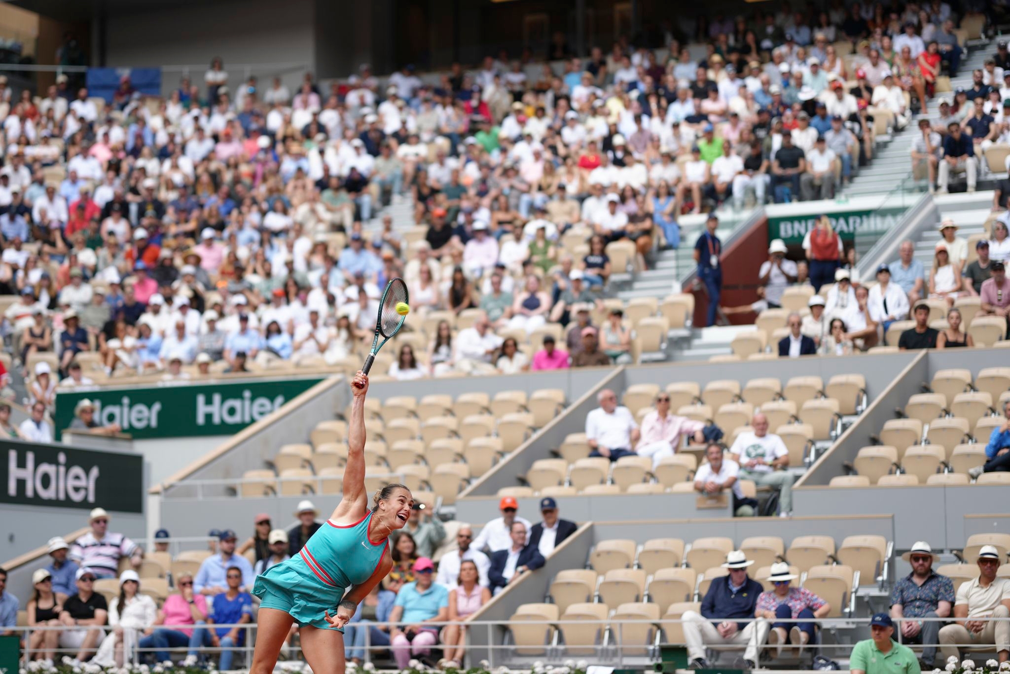 Top-ranked Sabalenka plays in front of empty seats at French Open, calls for fairer scheduling