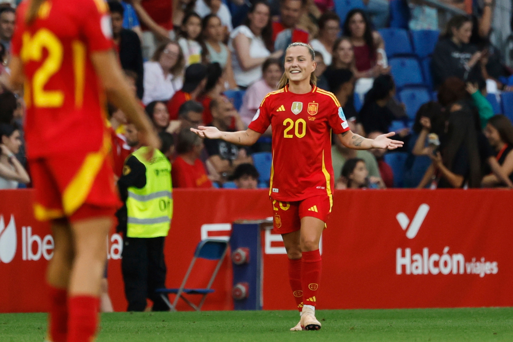 Clàudia Pina scores twice as Spain beats England 2-1 in Nations League
