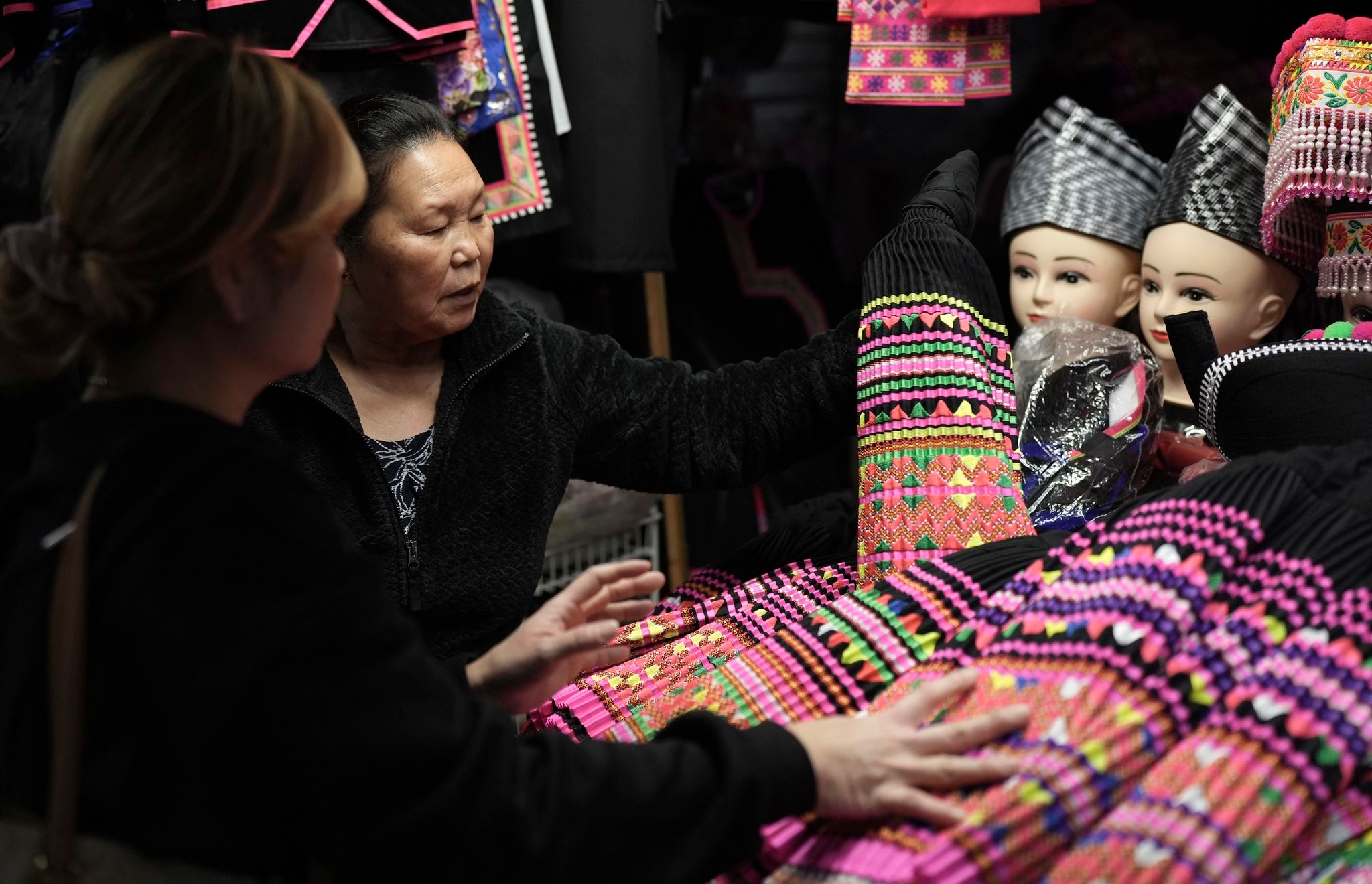 From ‘Tudo bem?' to ‘Gracias,' a growing share of US residents speak a language other than English