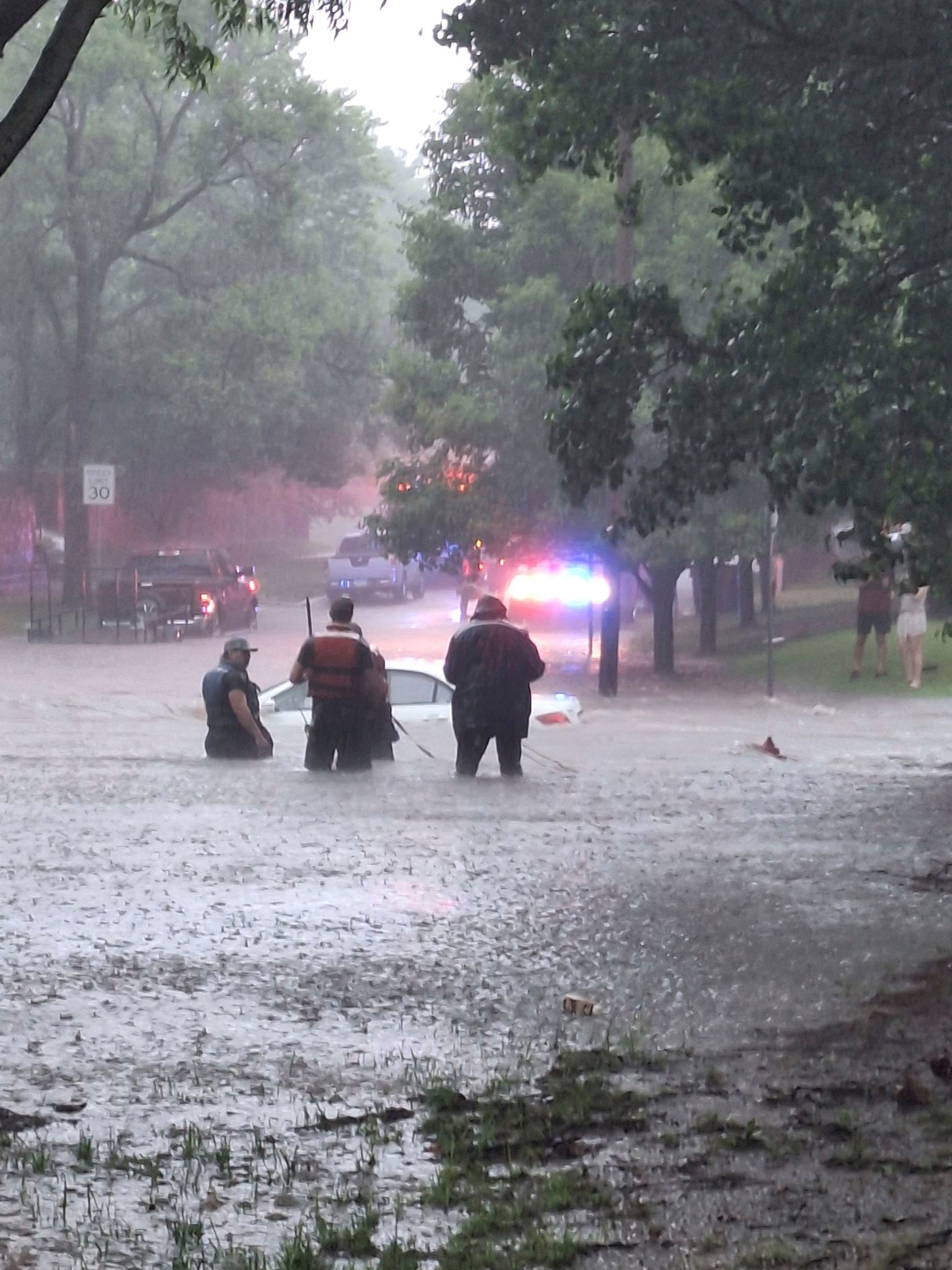 1 dead after severe weather tears through central US, including flooding in Texas and Kansas