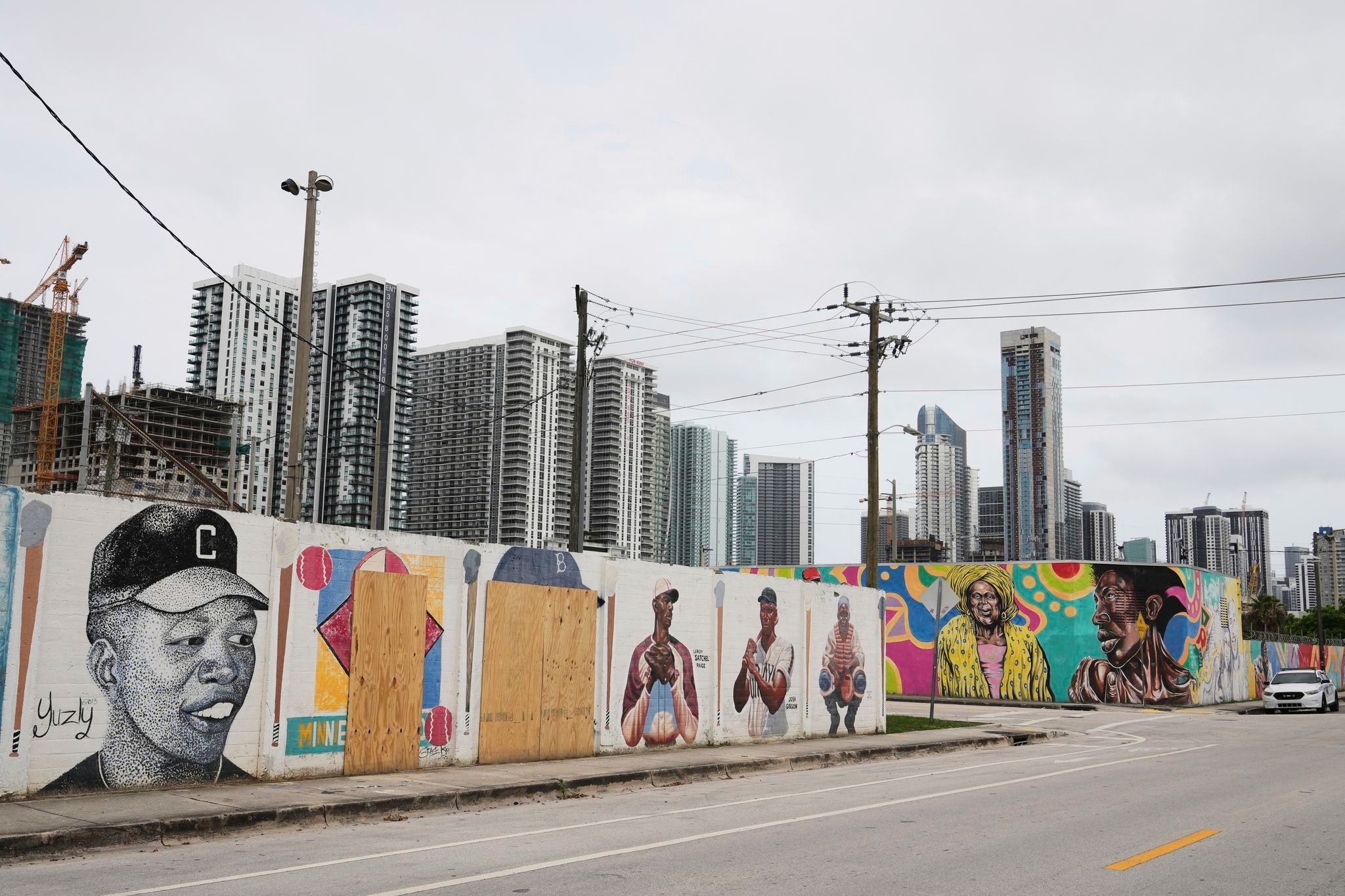 Miami Marlins join efforts to restore defaced Jackie Robinson and Minnie Miñoso mural