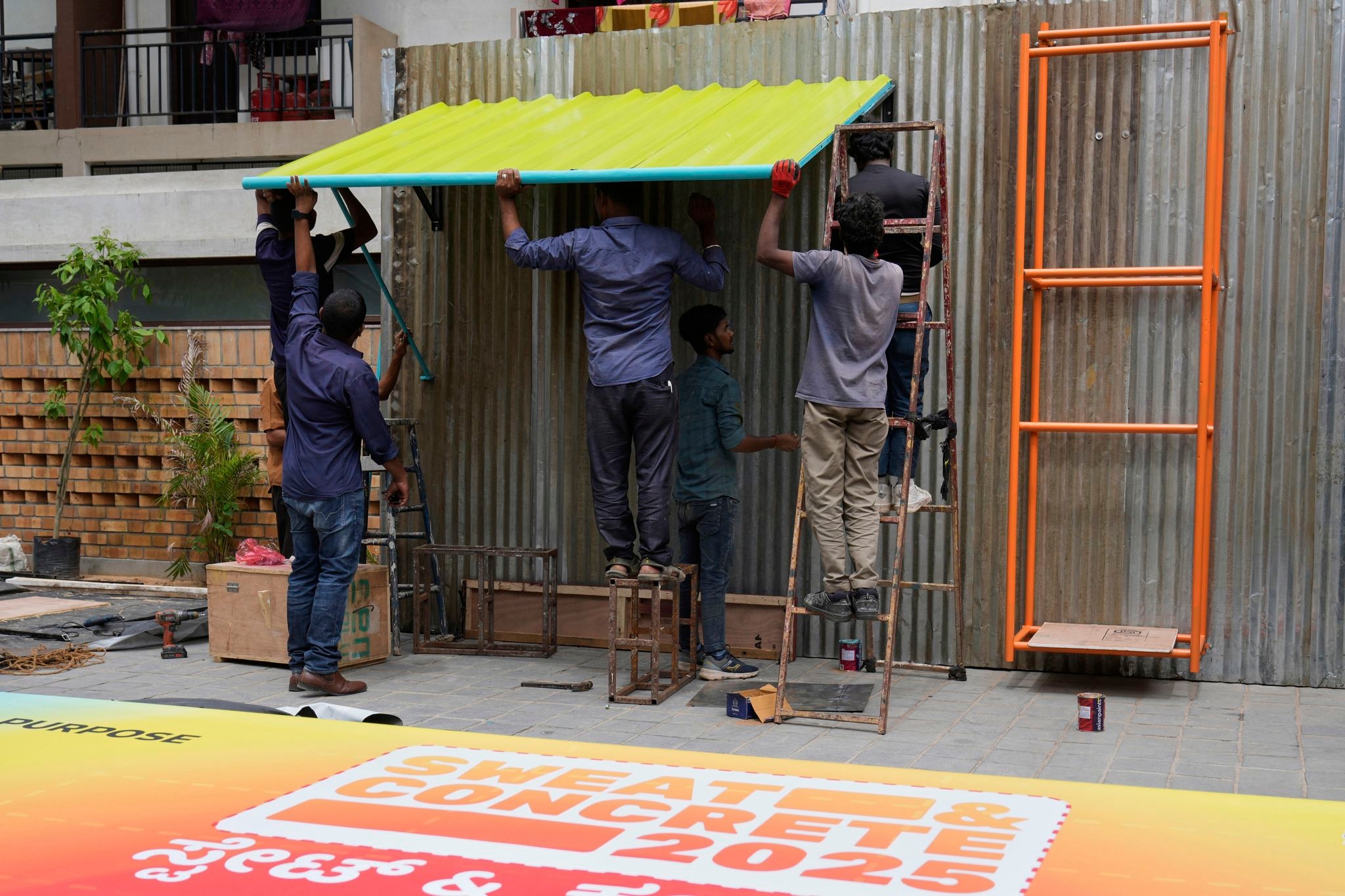 How an innovative portable shelter could help India's outdoor workers beat the heat