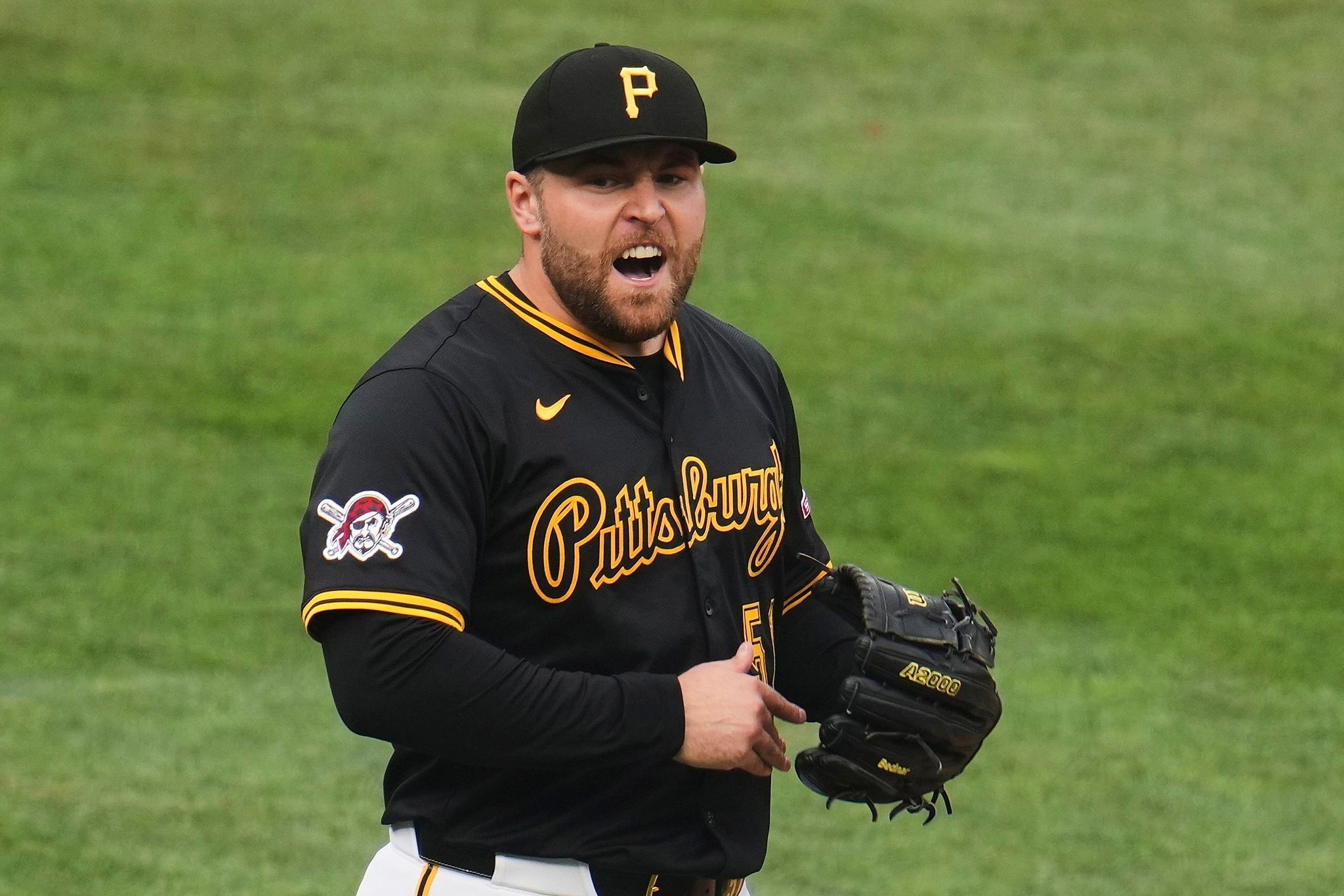 Henry Davis' second home run in as many days lifts Pirates to a 2-1 victory over sliding Phillies