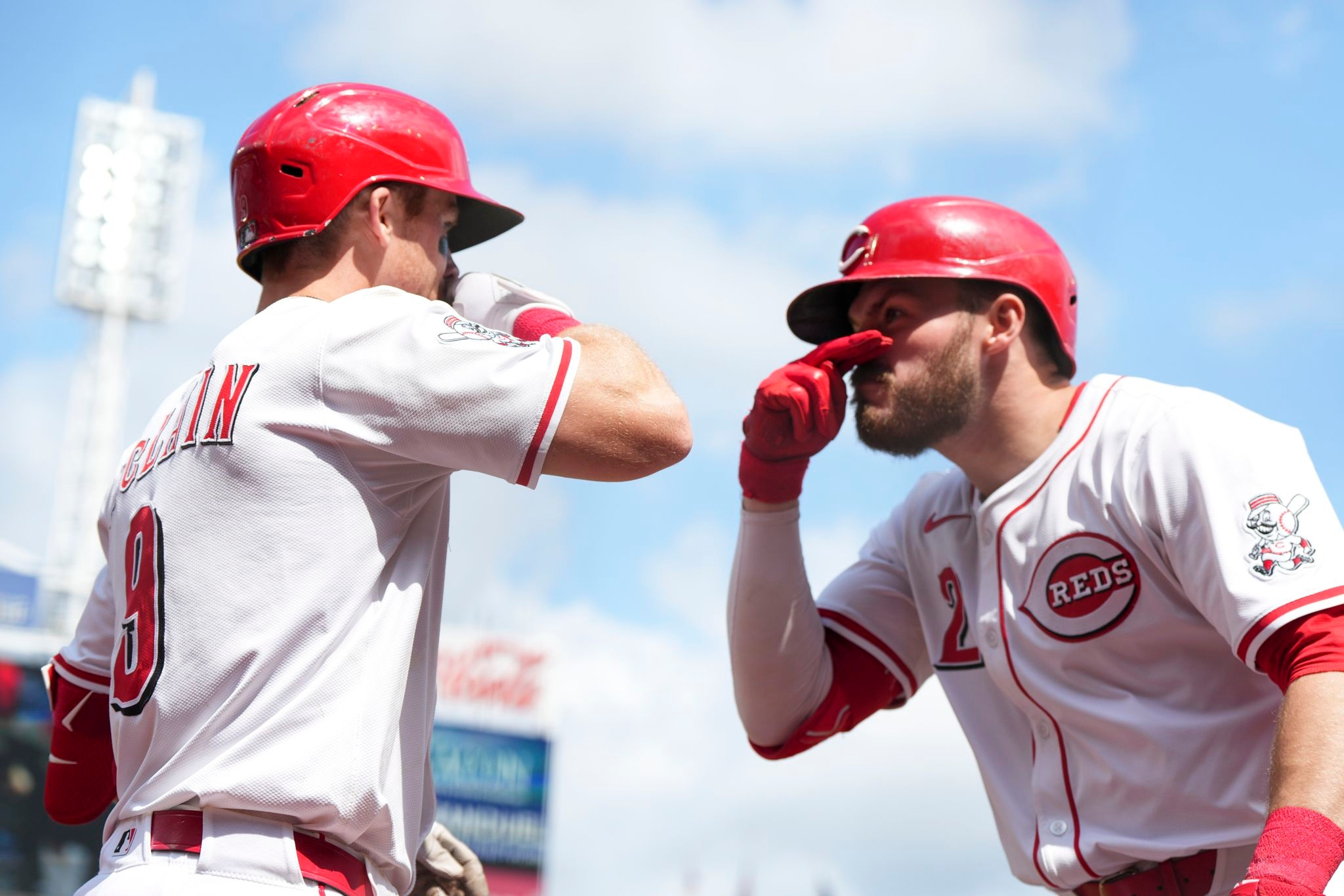 McLain's homer sends Reds past Diamondbacks 4-2 for 3-game sweep