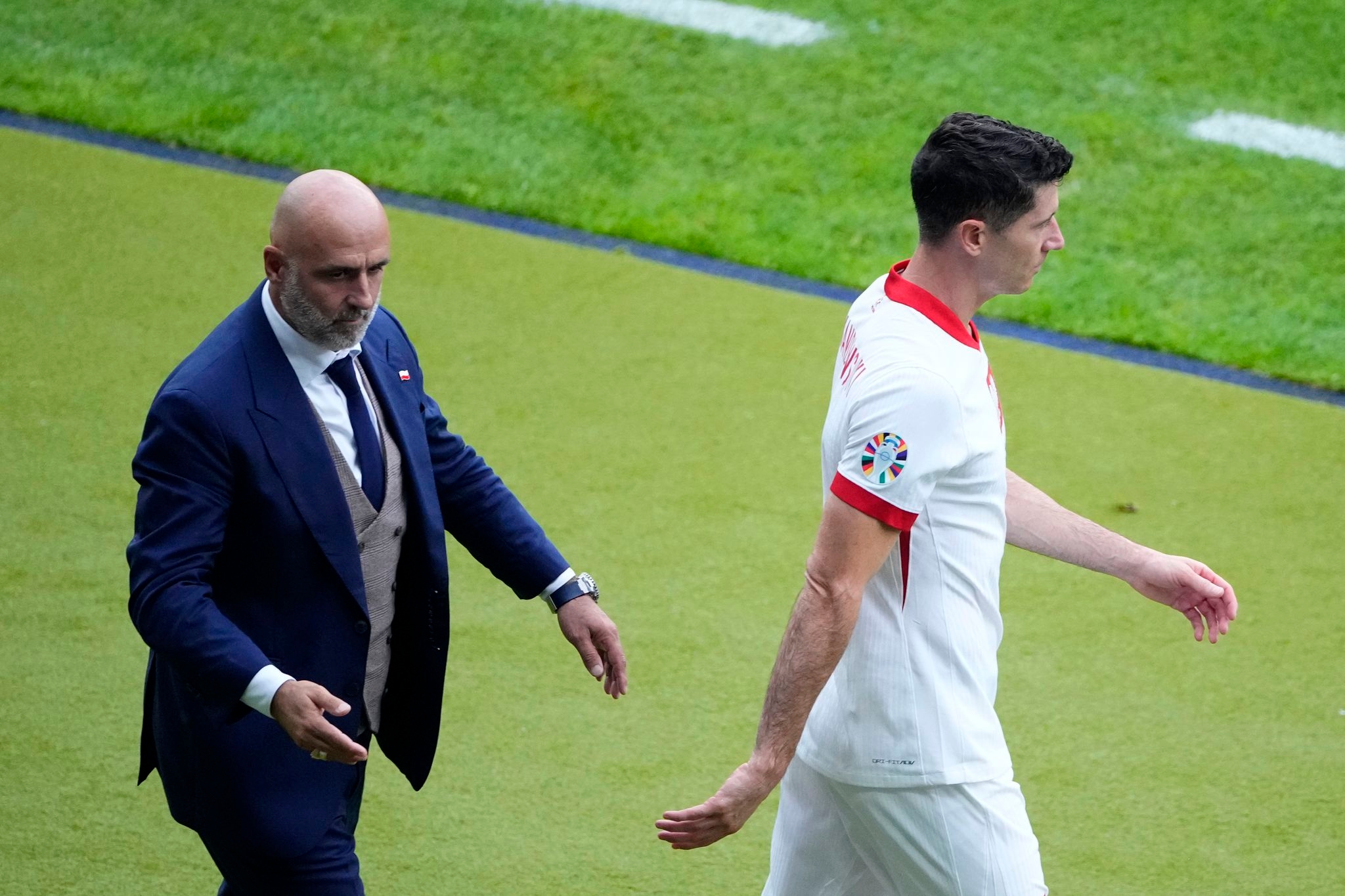 Star striker Robert Lewandowski says he'll no longer play for Poland while Michal Probierz is coach