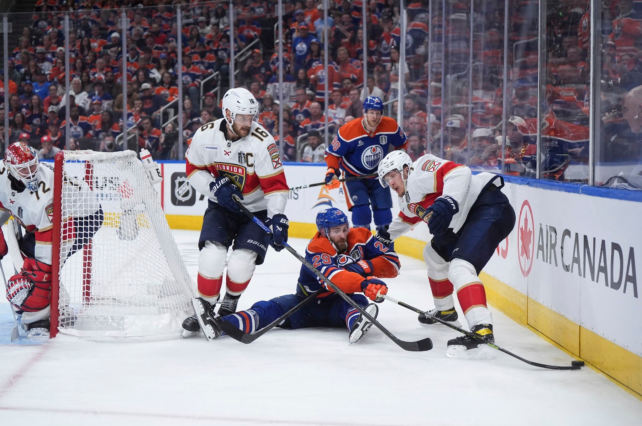 Stanley Cup Final shifts to South Florida for Game 3 after the Panthers and Oilers split in Edmonton
