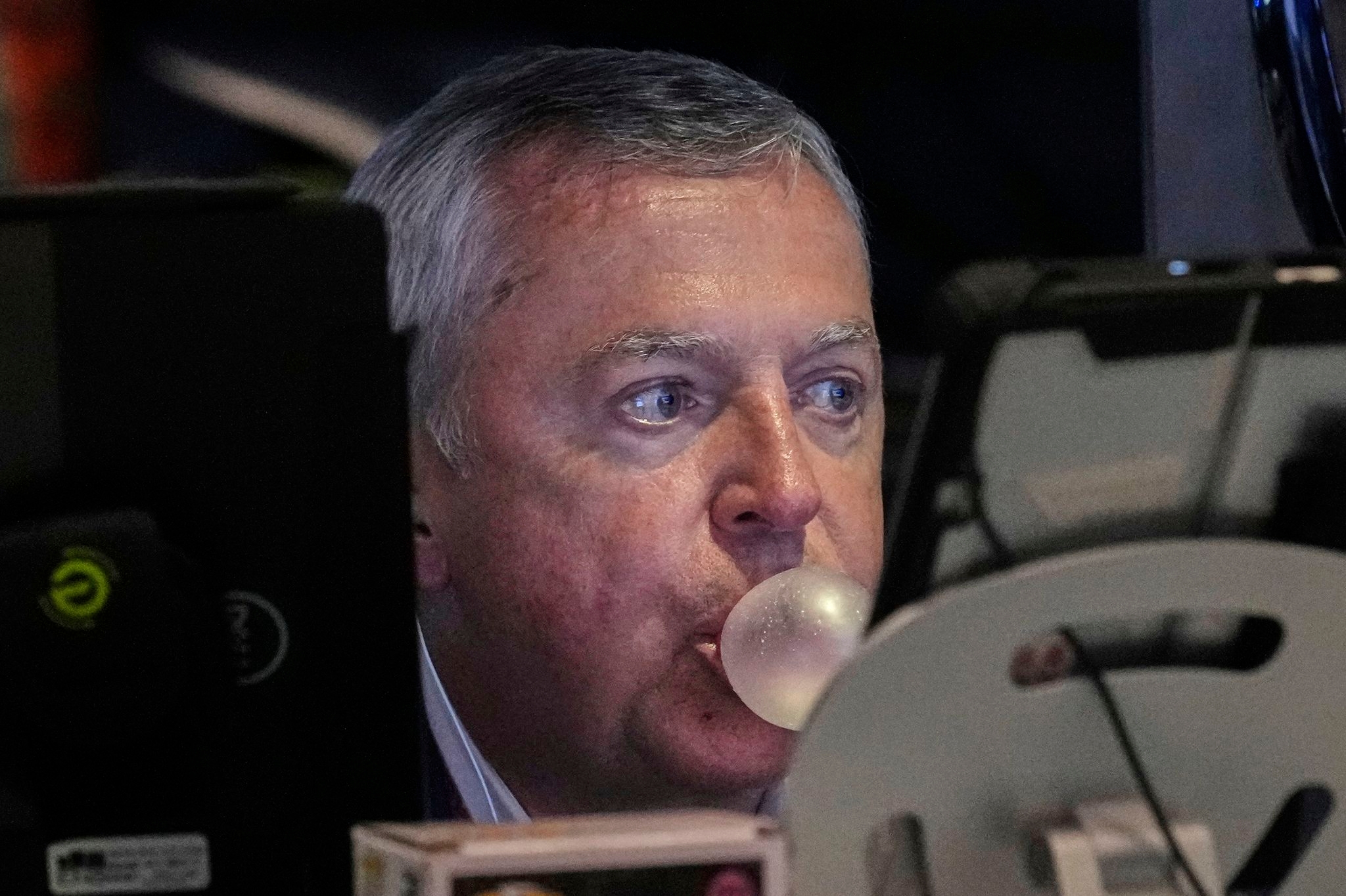 Asian shares gain as investors keep an eye on China-US trade talks