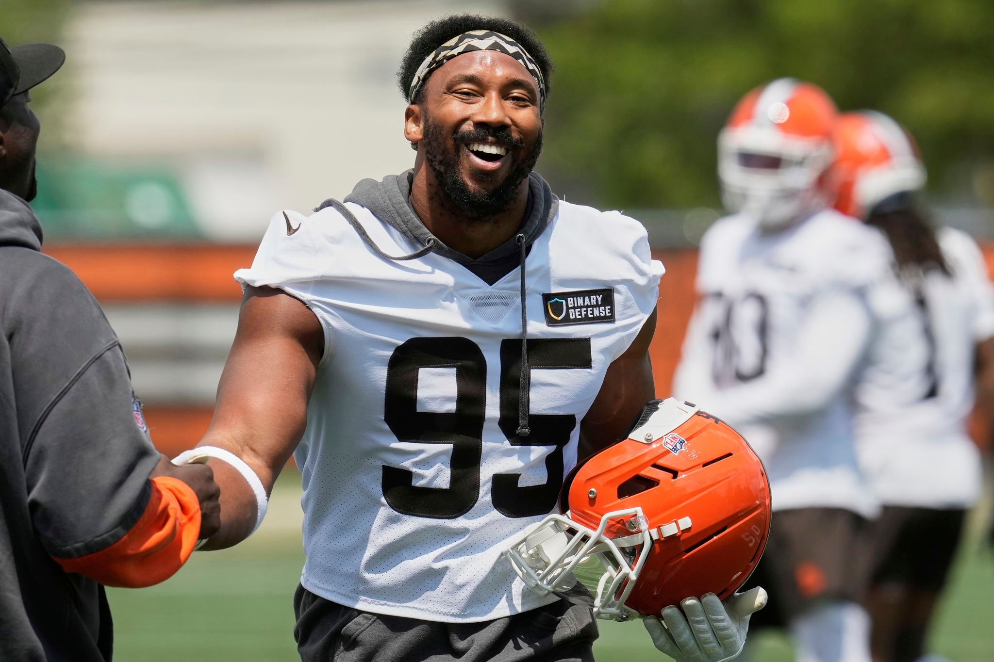 Myles Garrett hopes to add Aaron Rodgers to the 'graveyard' of QBs he's sacked