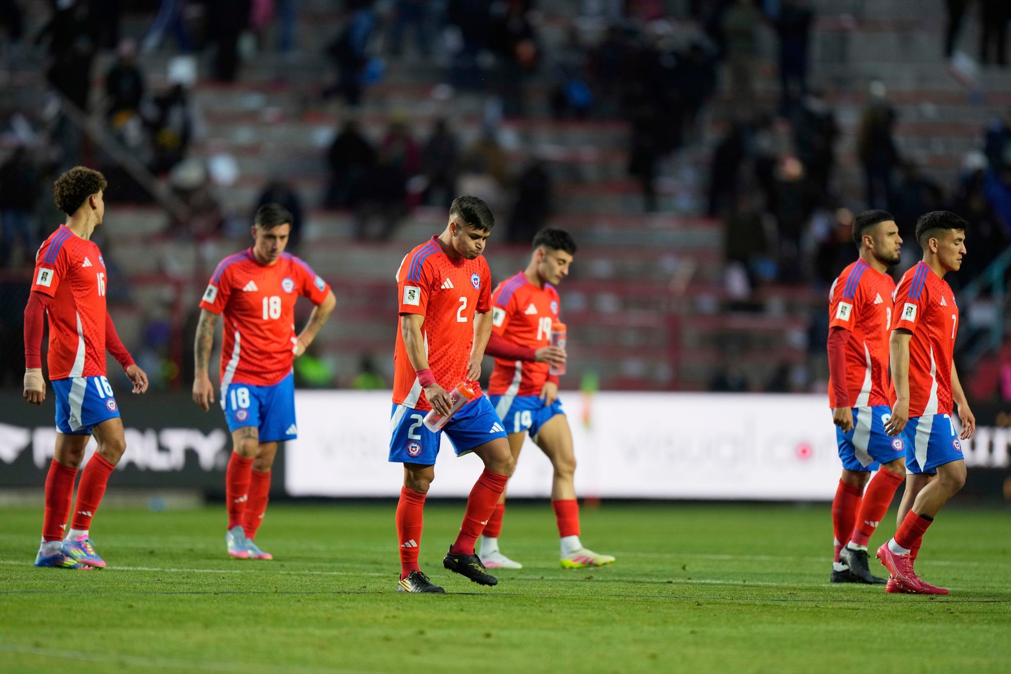 Chile loses at Bolivia and will miss third straight World Cup