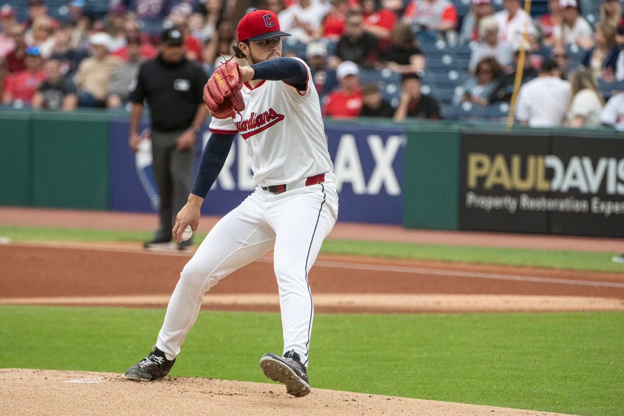 Andrew Abbott throws 3-hitter and Spencer Steer drives in only run as Reds beat Guardians 1-0