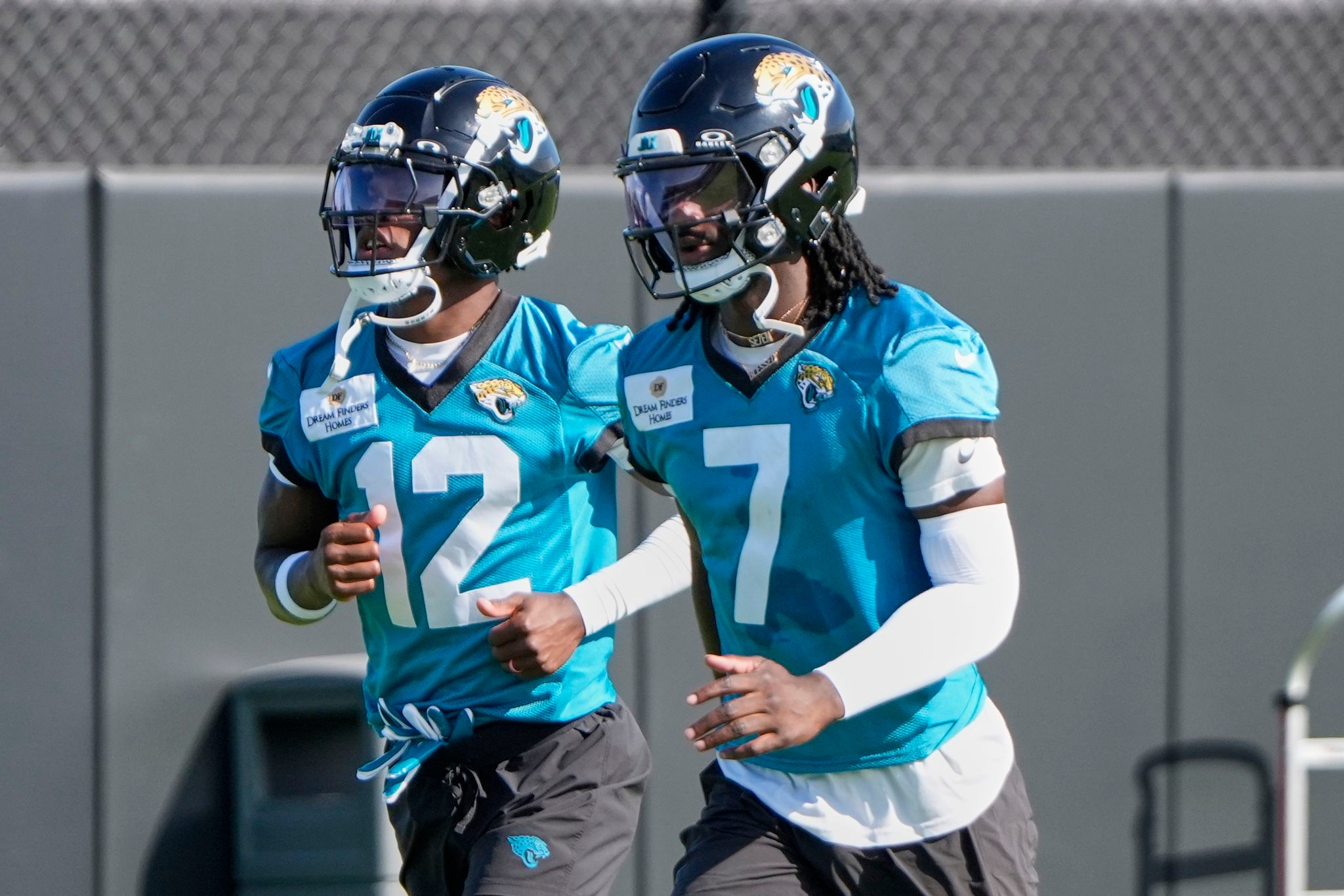 Jaguars WR Brian Thomas Jr. leaves minicamp practice after bruising right shoulder