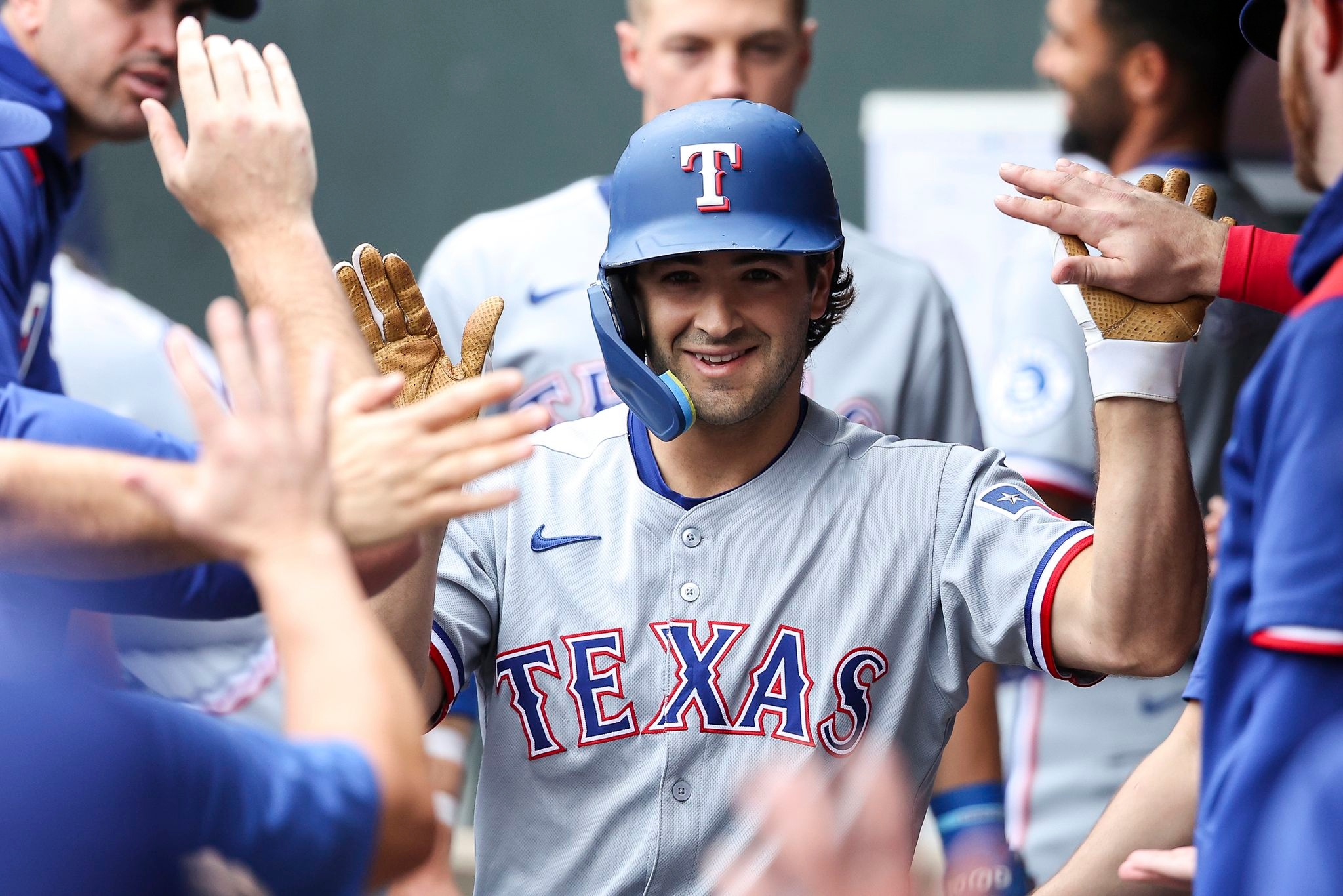 Rangers hit season-high 6 home runs in a 16-3 romp over the Twins