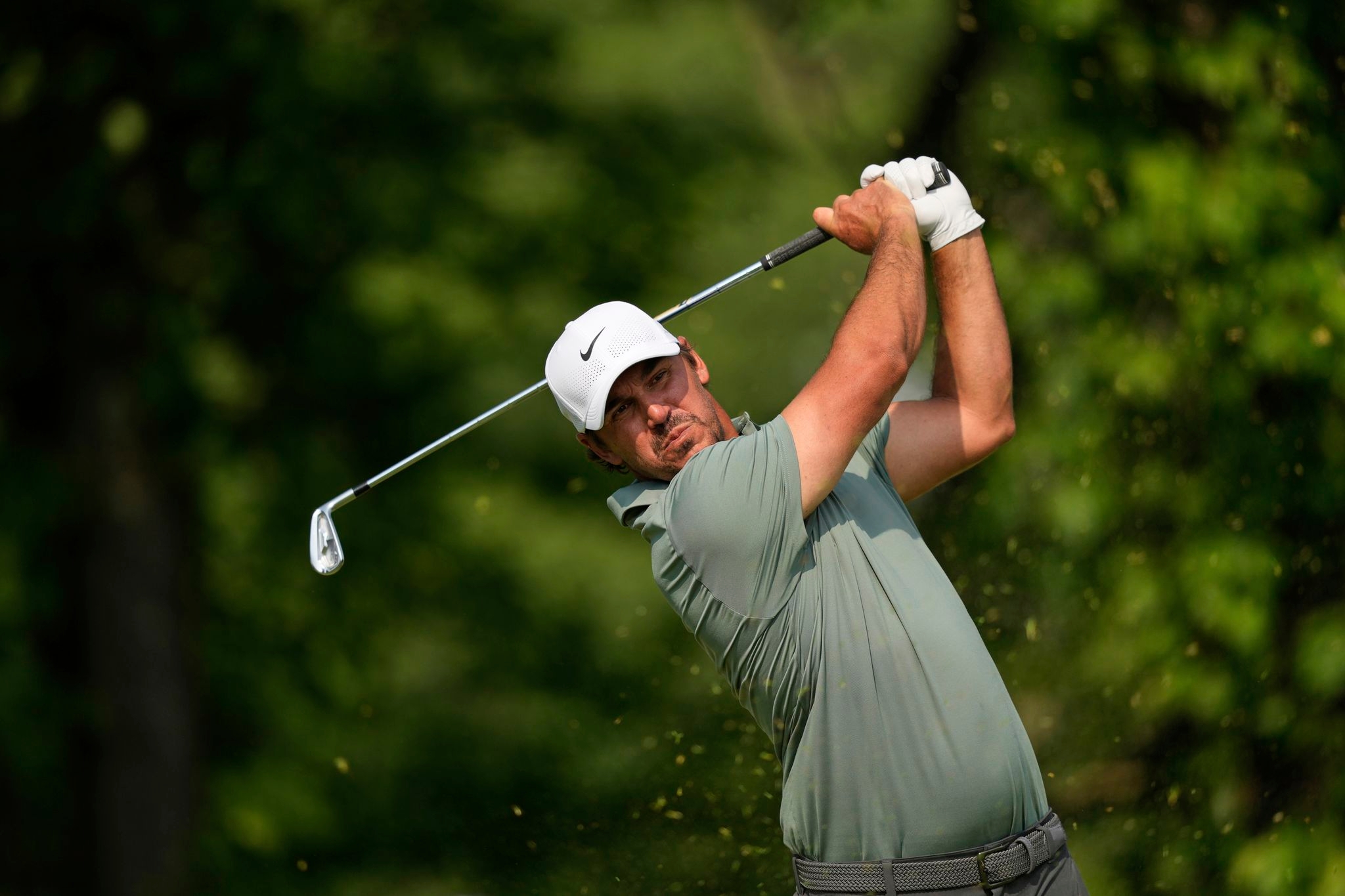After 2 straight missed cuts in majors, Brooks Koepka is in early contention at Oakmont