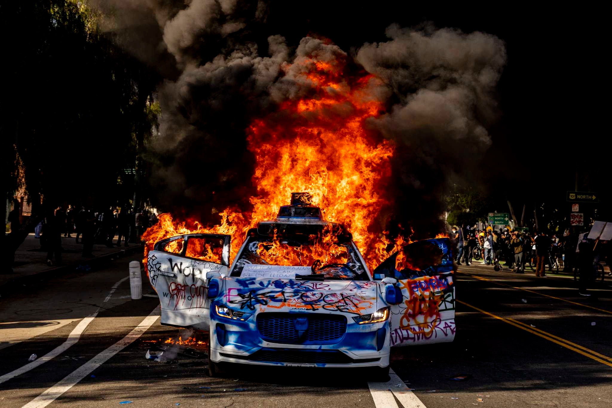 If Waymos are ignited during Saturday's No Kings protest, S.F. officials could let them burn