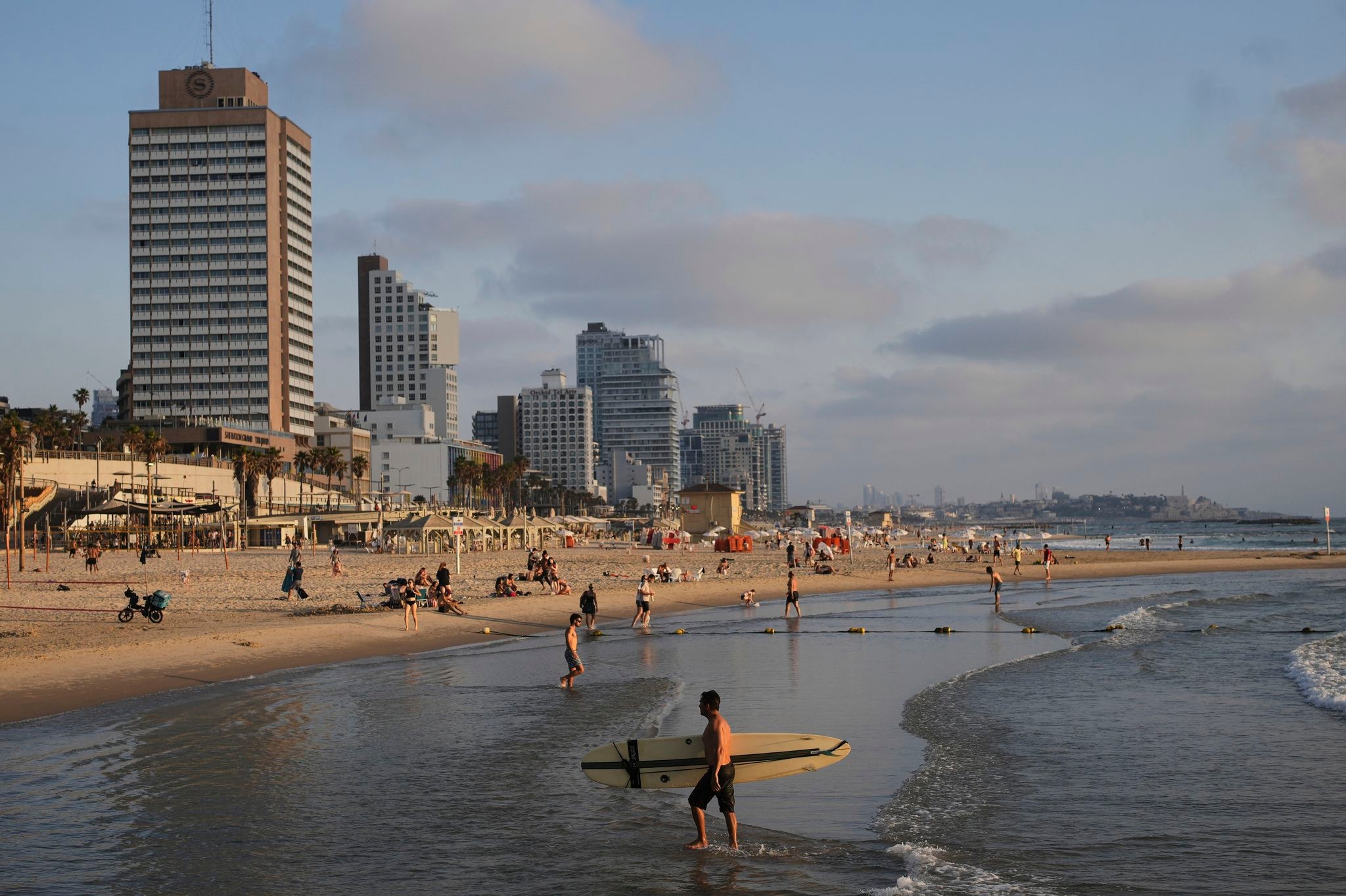 Israelis are uneasy as they prepare for more Iranian missiles