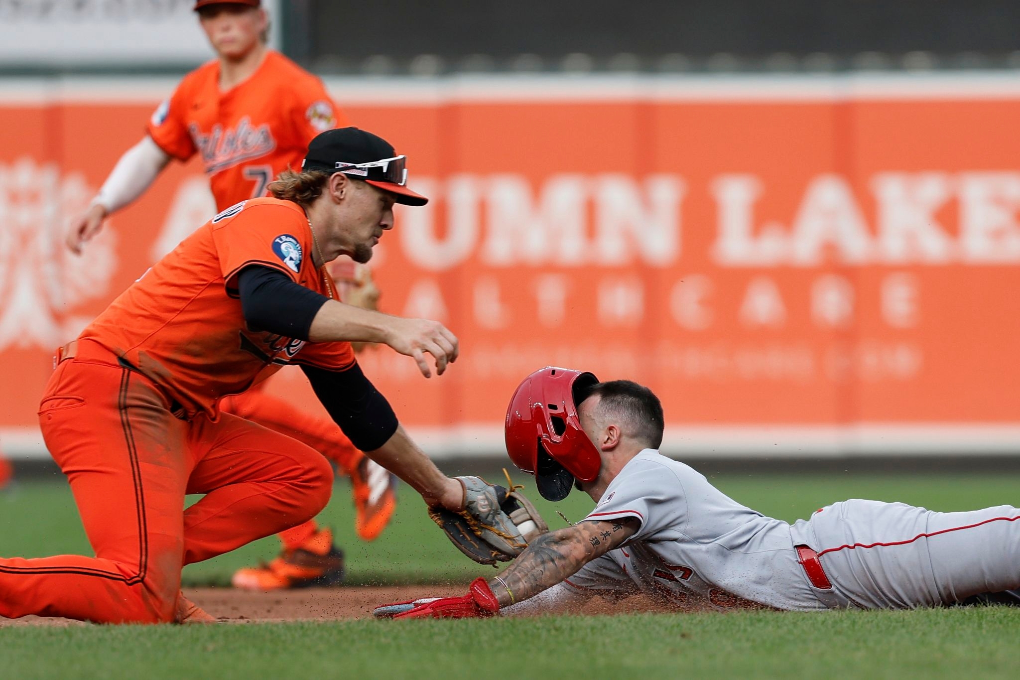 Mullins and Sánchez hit back-to-back home runs to key Orioles' 6-5 victory over Angels