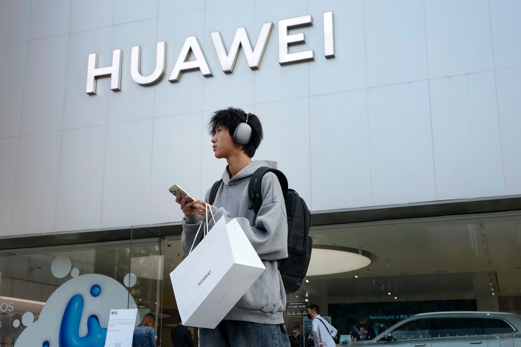 Taiwan adds China's Huawei and SMIC to export control list