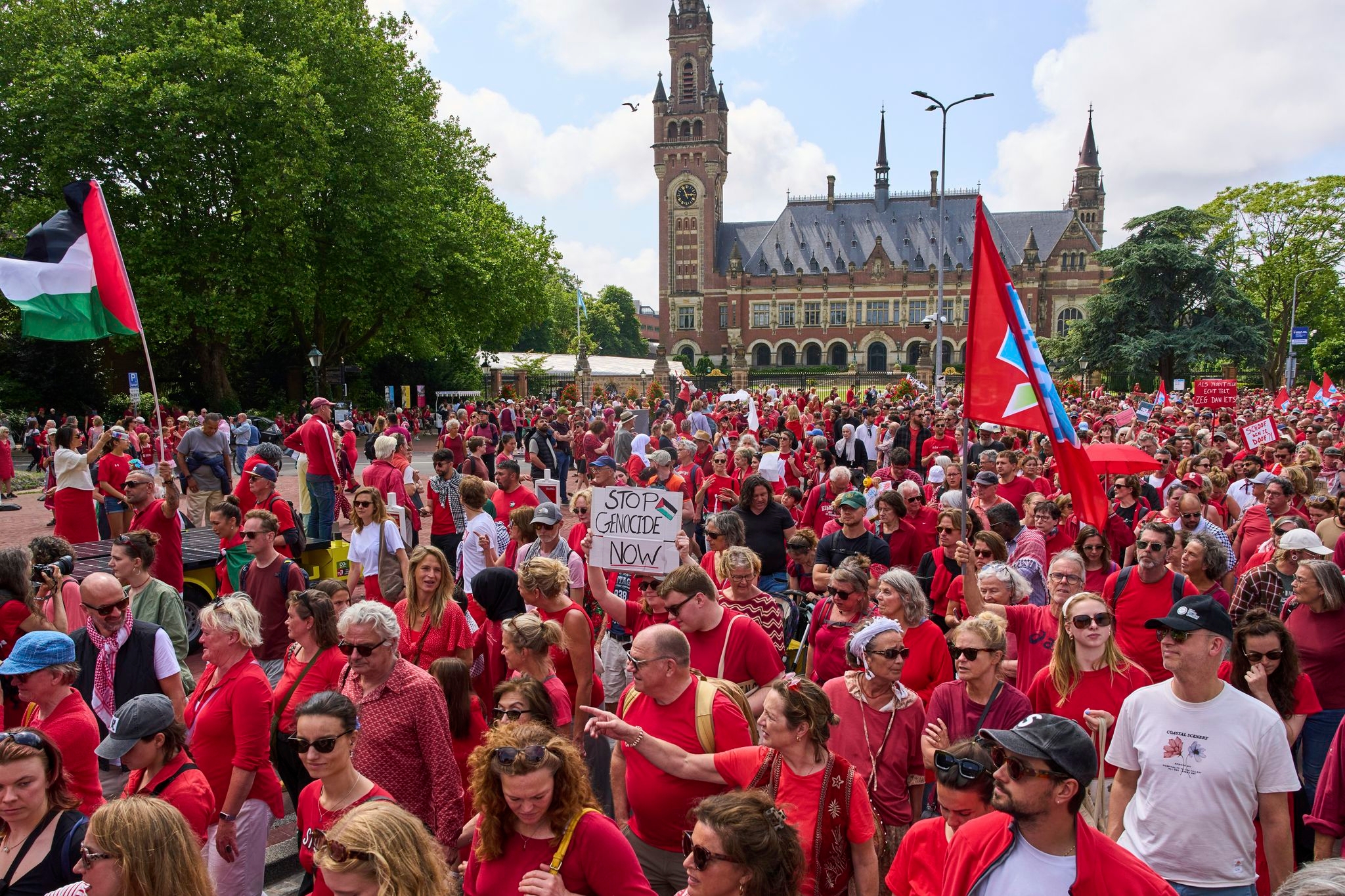 Huge turnout at a second Dutch protest seeking government action against Israel